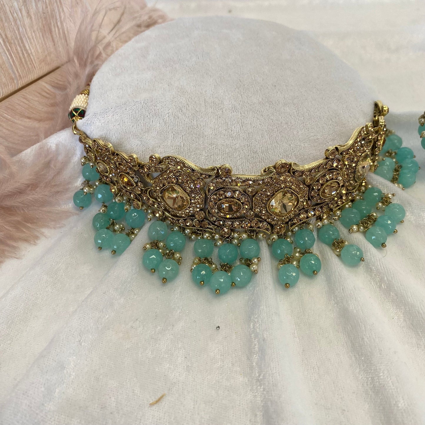 Light blue choker set