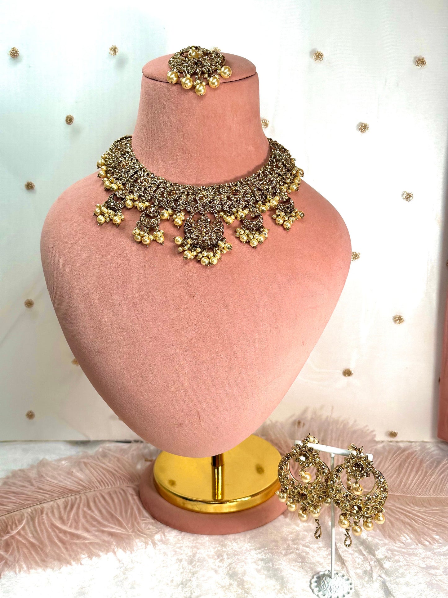 Golden Necklace set Earring/ Tikka/ Tikli/ Indian/ Pakistani/Fashion Jewellery/ Gift for Women