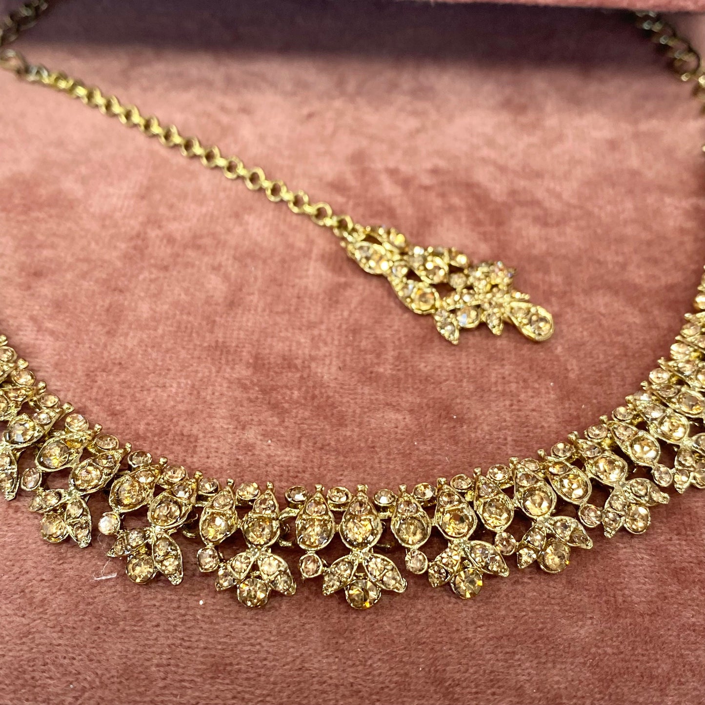 Stunning Necklace Set - Antique Gold