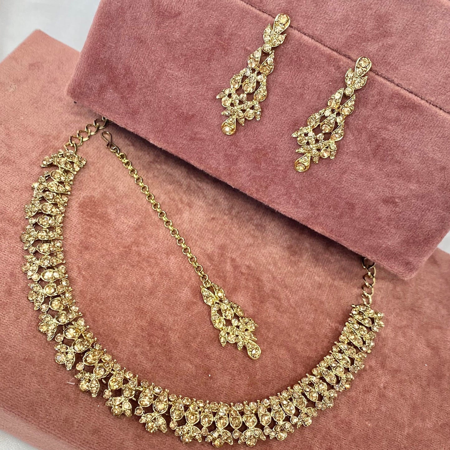 Stunning Necklace Set - Antique Gold
