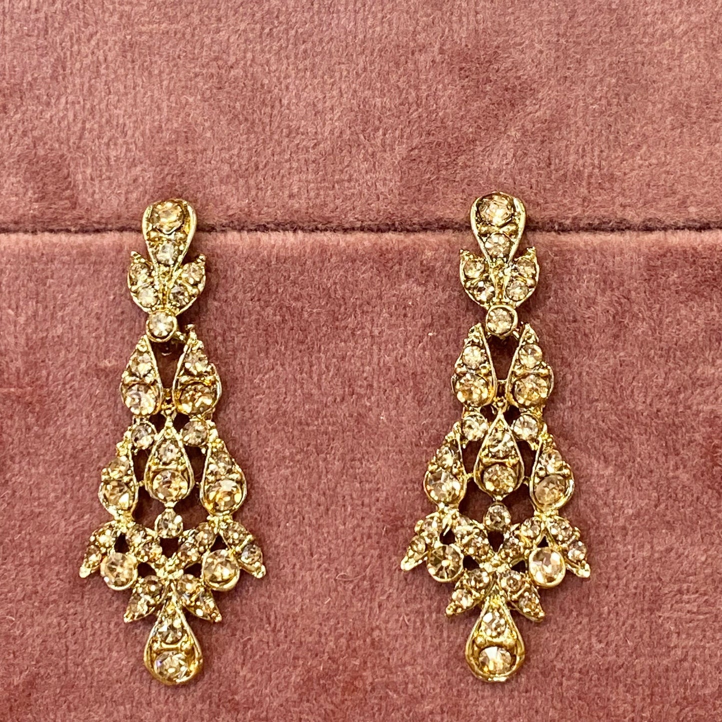 Stunning Necklace Set - Antique Gold