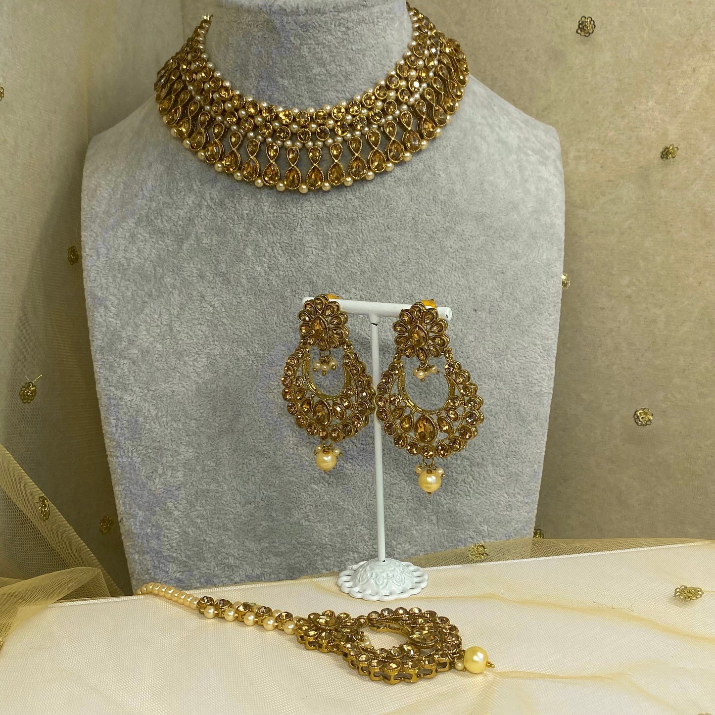 Golden Necklace and Earring/ Tikka/ Tikli/ Indian/ Pakistani/Fashion Jewellery/ Gift for Women