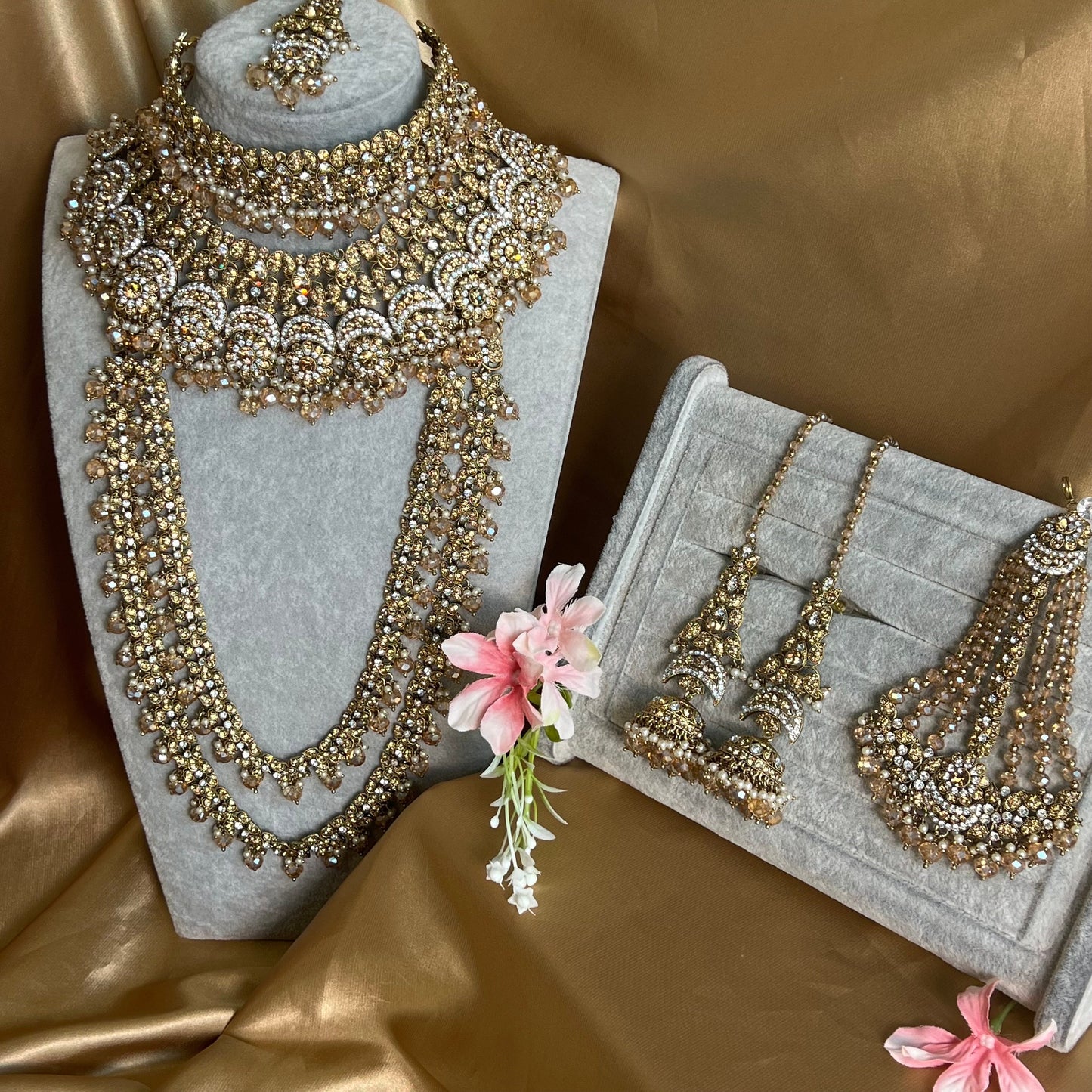 Antique Gold and Champagne Bridal Set Indian/ Pakistani Style/Necklace/ Choker/ Earring/ Tikka/ Mathapatti/Mala/Jhumar