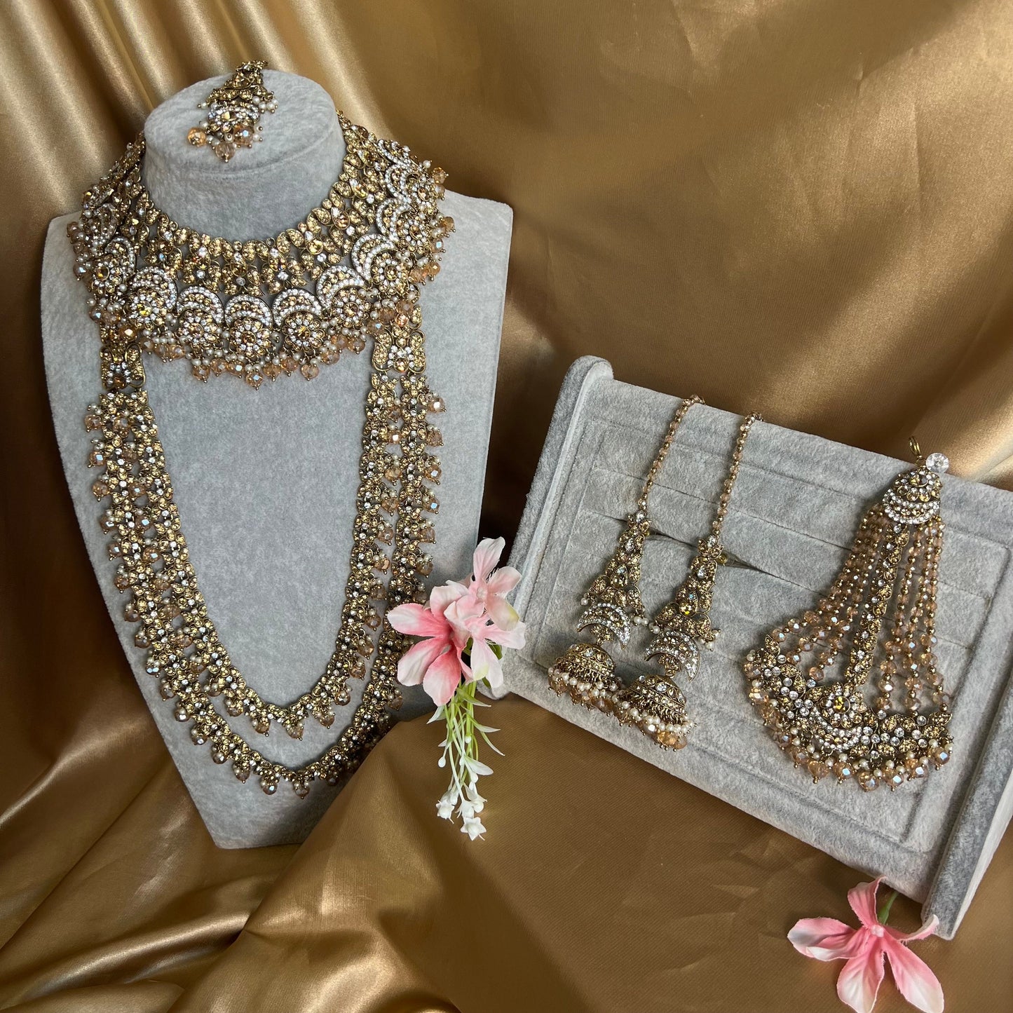Antique Gold and Champagne Bridal Set Indian/ Pakistani Style/Necklace/ Choker/ Earring/ Tikka/ Mathapatti/Mala/Jhumar