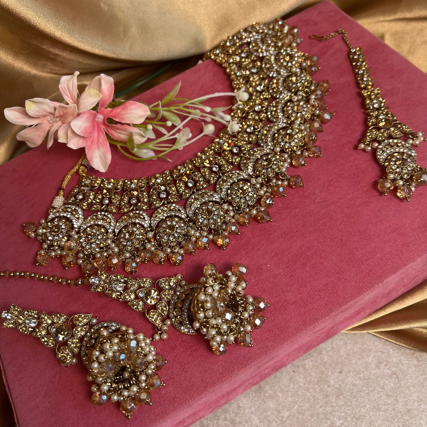 Antique Gold and Champagne Bridal Set Indian/ Pakistani Style/Necklace/ Choker/ Earring/ Tikka/ Mathapatti/Mala/Jhumar