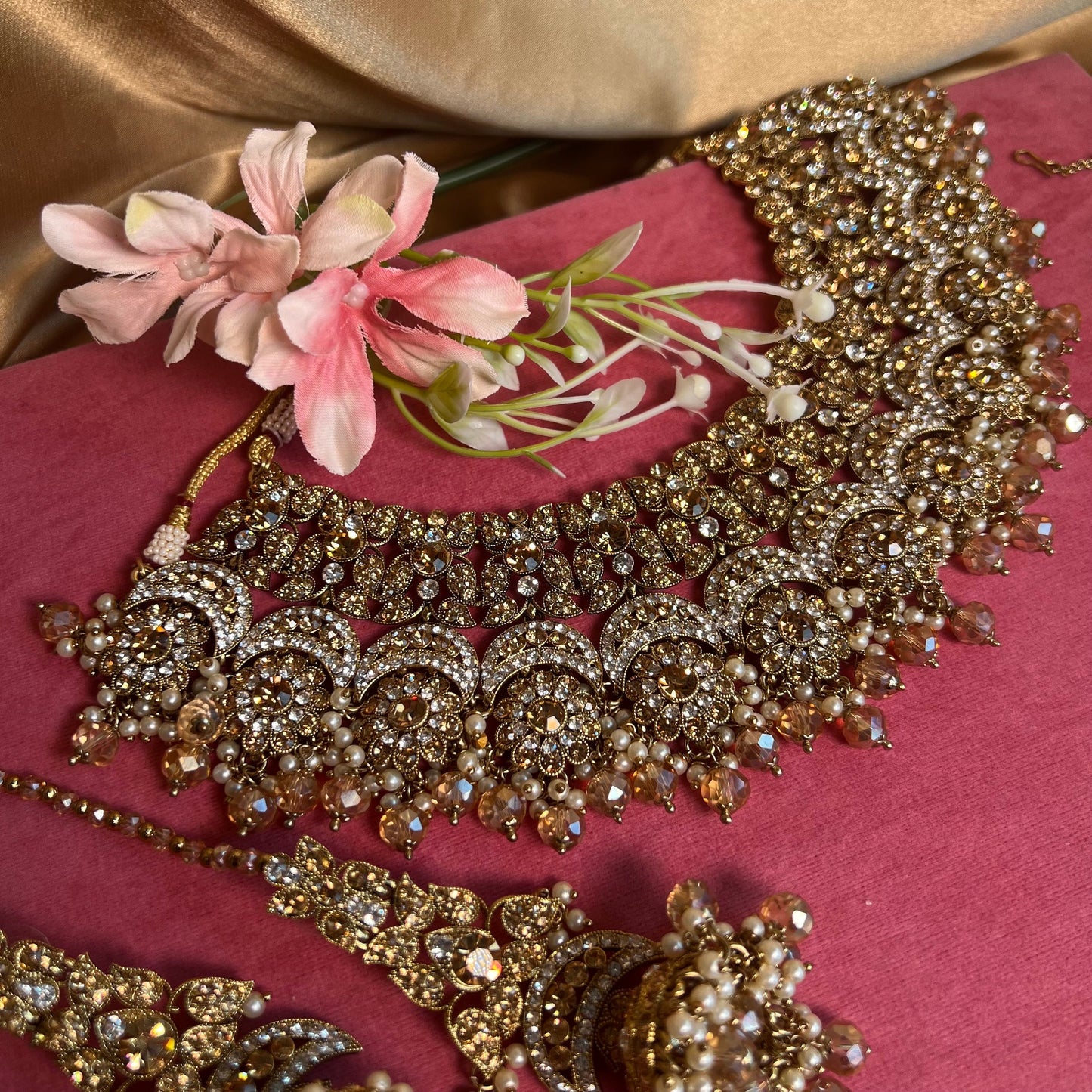 Antique Gold and Champagne Bridal Set Indian/ Pakistani Style/Necklace/ Choker/ Earring/ Tikka/ Mathapatti/Mala/Jhumar