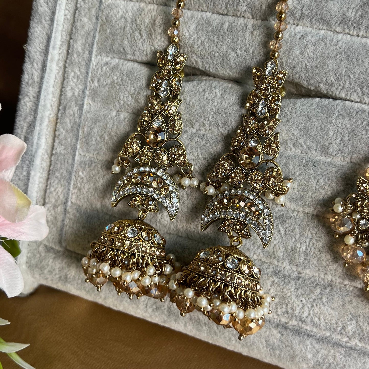 Antique Gold and Champagne Bridal Set Indian/ Pakistani Style/Necklace/ Choker/ Earring/ Tikka/ Mathapatti/Mala/Jhumar