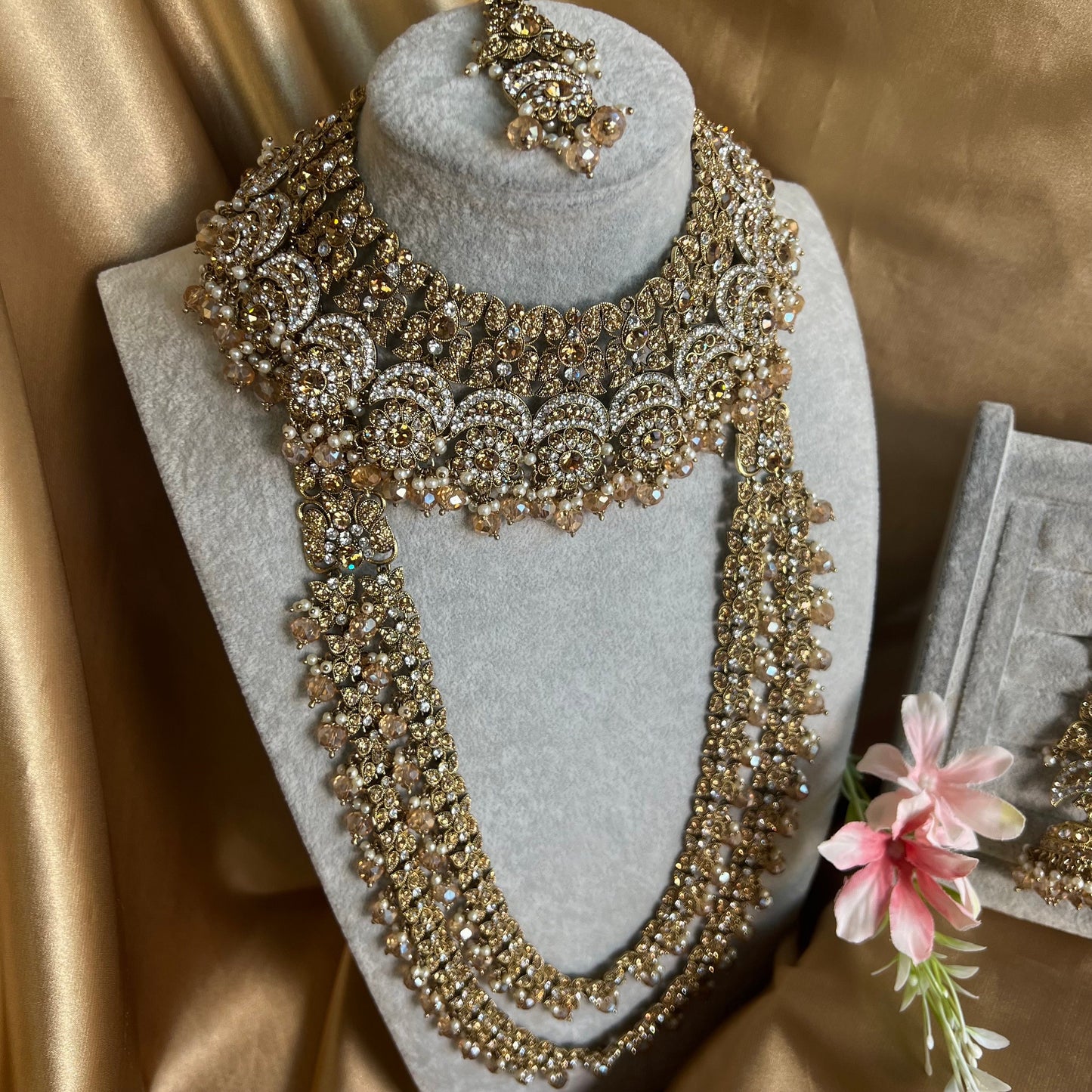 Antique Gold and Champagne Bridal Set Indian/ Pakistani Style/Necklace/ Choker/ Earring/ Tikka/ Mathapatti/Mala/Jhumar