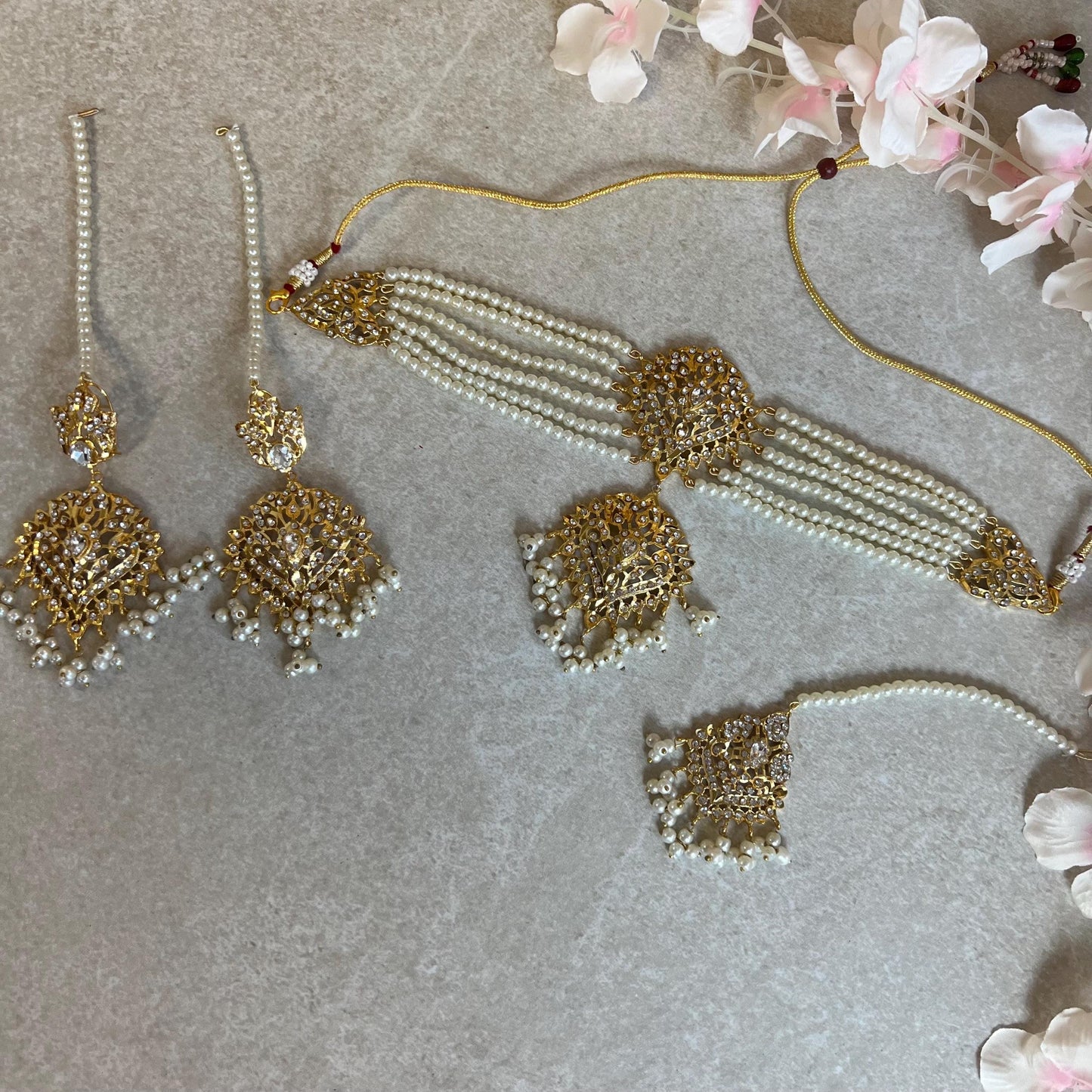 Pearl and Bright Gold Choker Set with Earring and Tikka/ Lightweight/ Unique Style/ Indian/ Pakistani/Fashion Jewellery/ Gift for Women