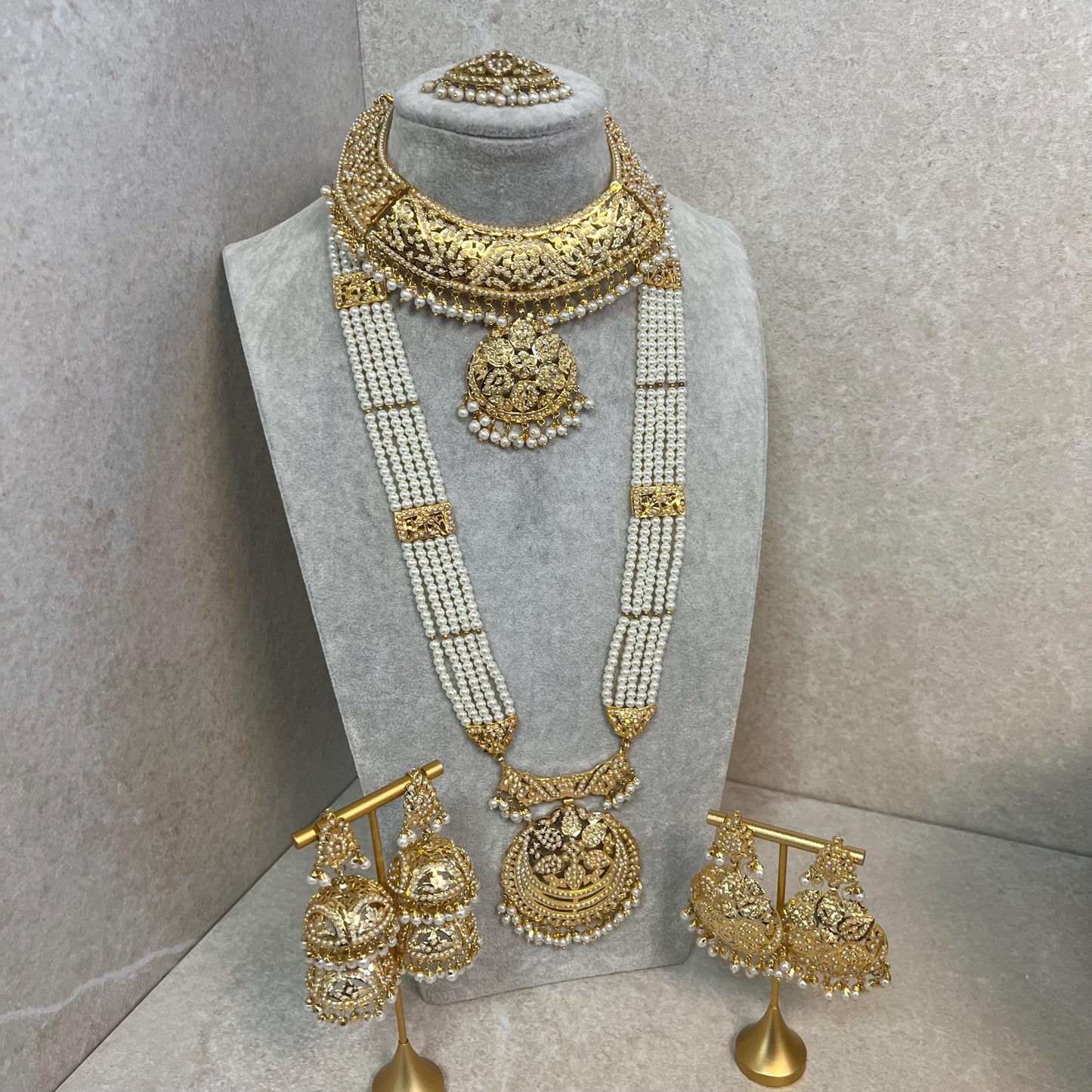 Pearl and Bright Gold Choker Set with Earring and Tikka/ Lightweight/ Unique Style/ Indian/ Pakistani/Fashion Jewellery/ Gift for Women