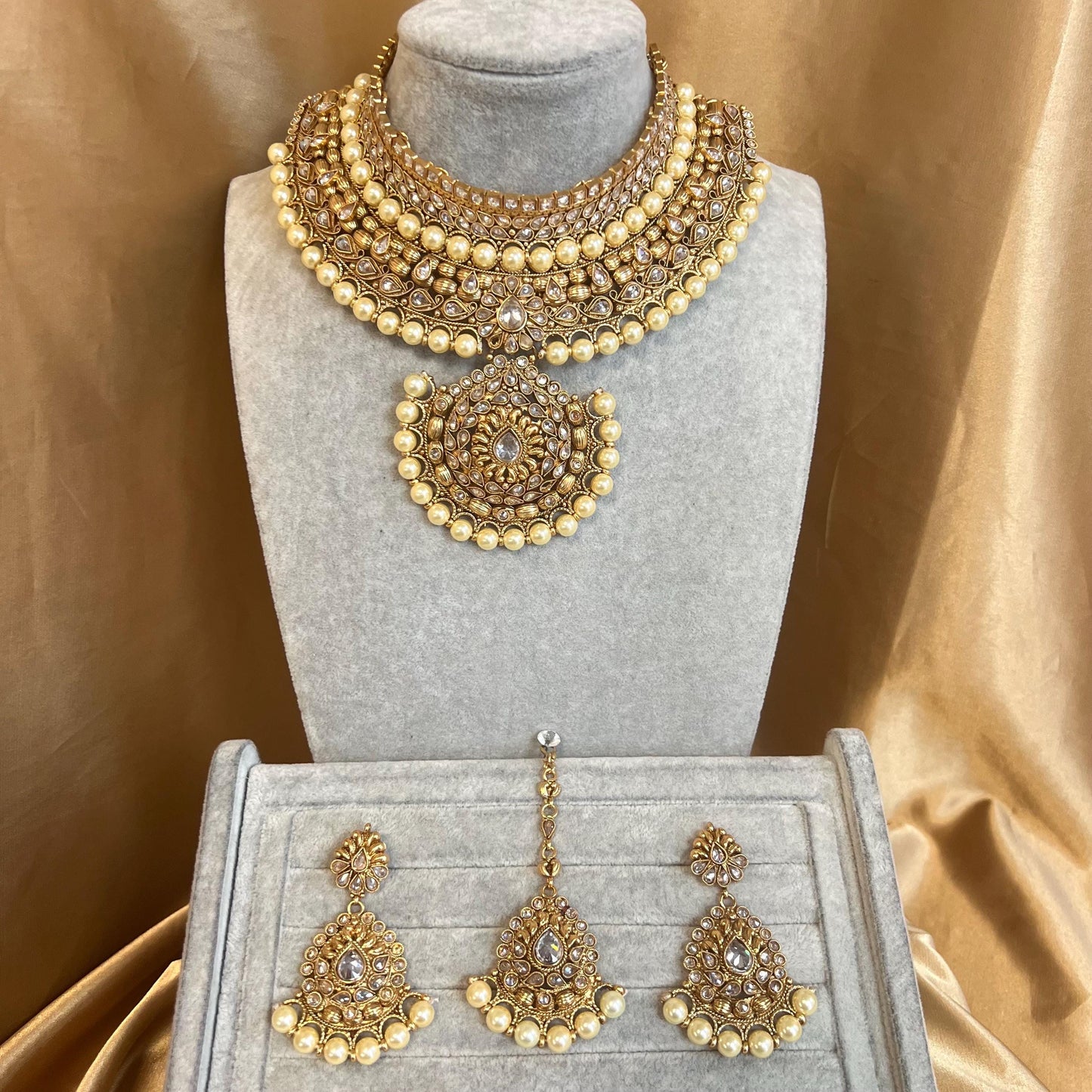 Stunning pearl Jewellery Set/ Indian/ Pakistani Style/ Choker/ Earring/ Tikka