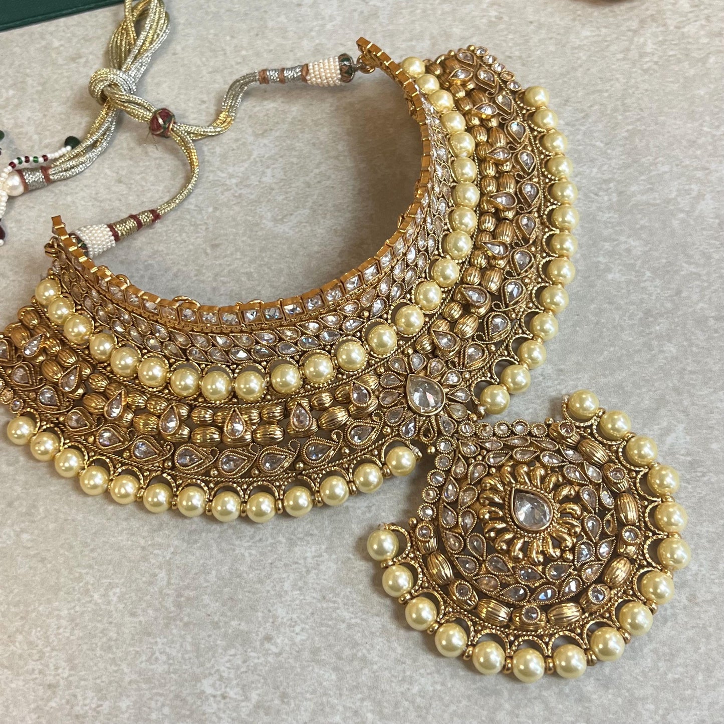 Stunning pearl Jewellery Set/ Indian/ Pakistani Style/ Choker/ Earring/ Tikka