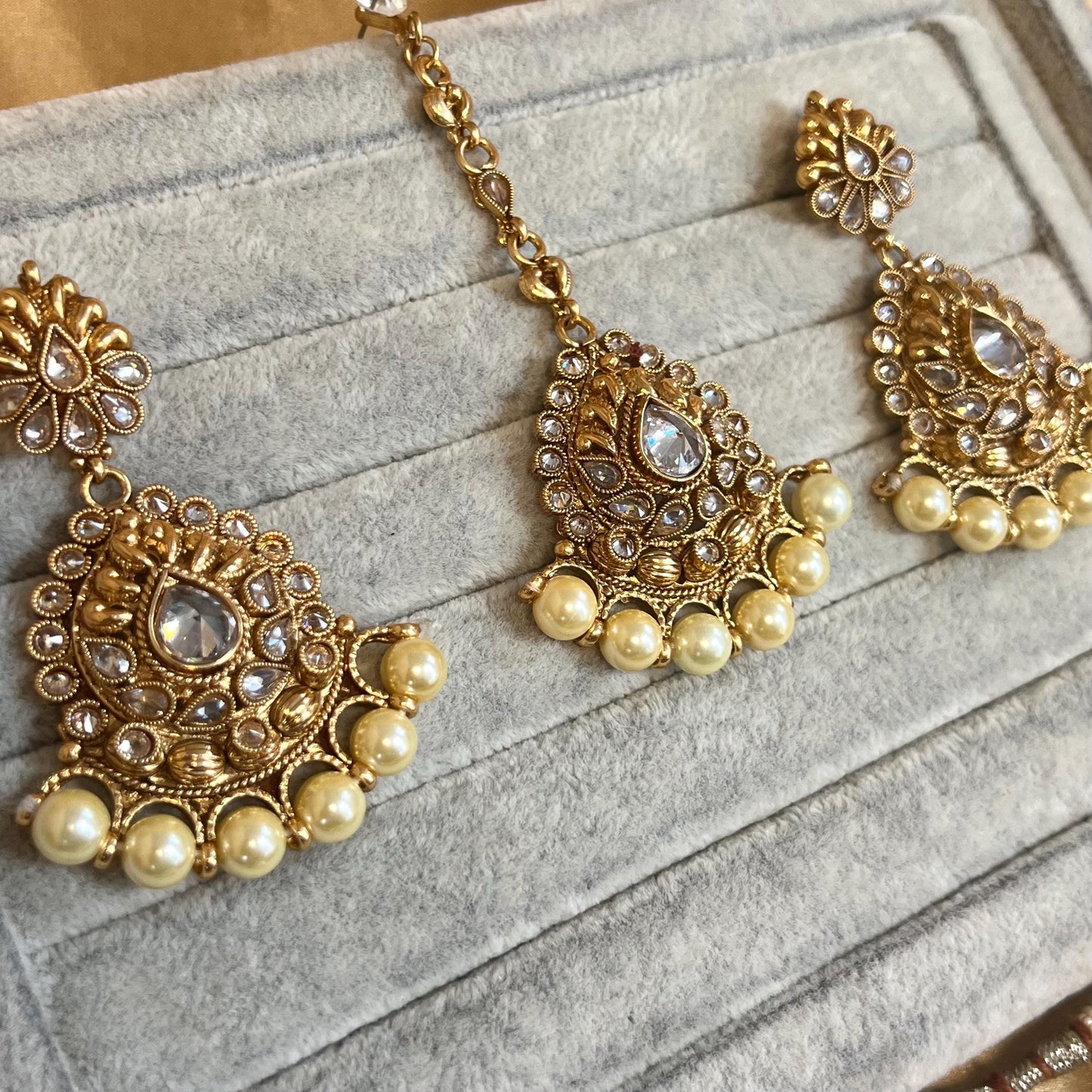 Stunning pearl Jewellery Set/ Indian/ Pakistani Style/ Choker/ Earring/ Tikka