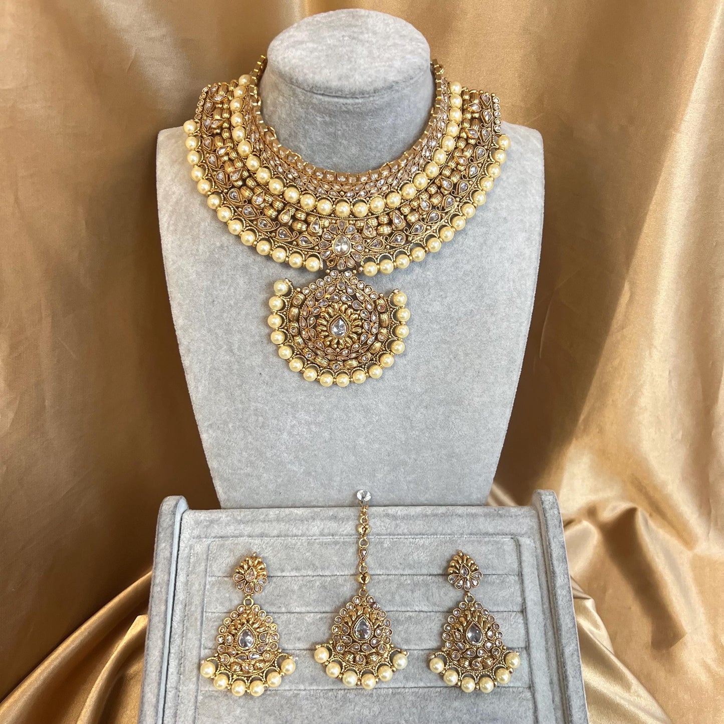Stunning pearl Jewellery Set/ Indian/ Pakistani Style/ Choker/ Earring/ Tikka