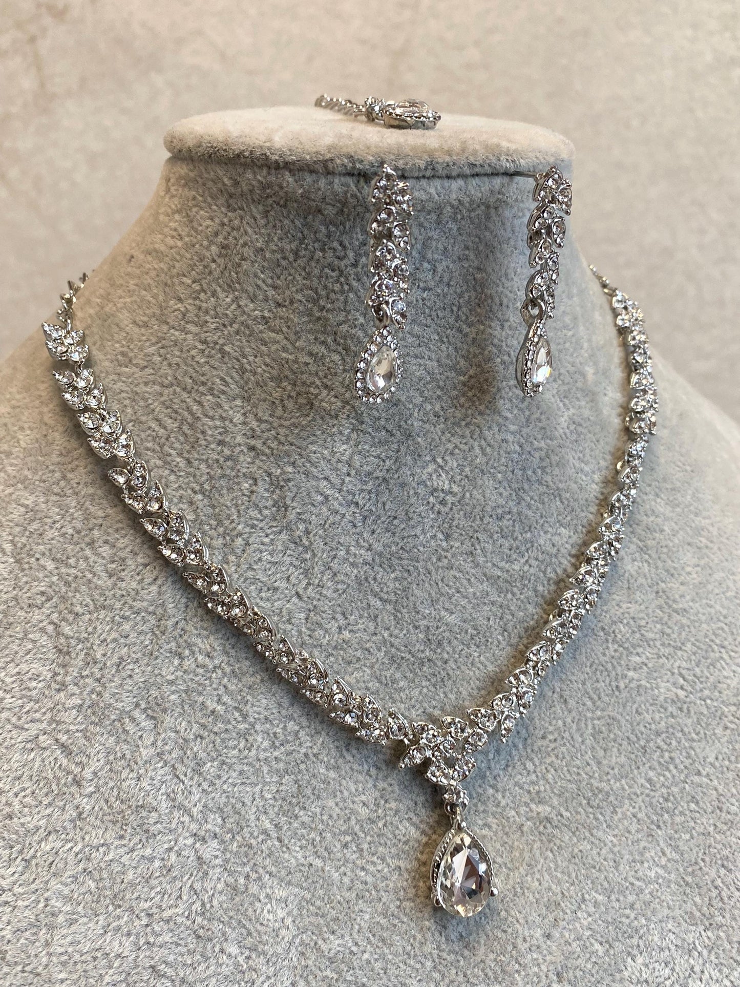 Silver Set/ Elegant Necklace Set Earring/ Tikka/ Indian/ Pakistani/Fashion Jewellery/ Gift for her/Civil/Registry/wedding/Xmas/ Imperfect