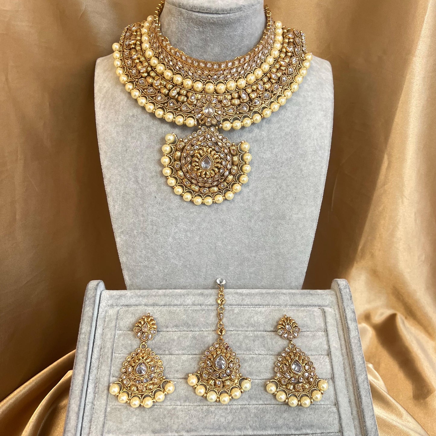 Stunning pearl Jewellery Set/ Indian/ Pakistani Style/ Choker/ Earring/ Tikka