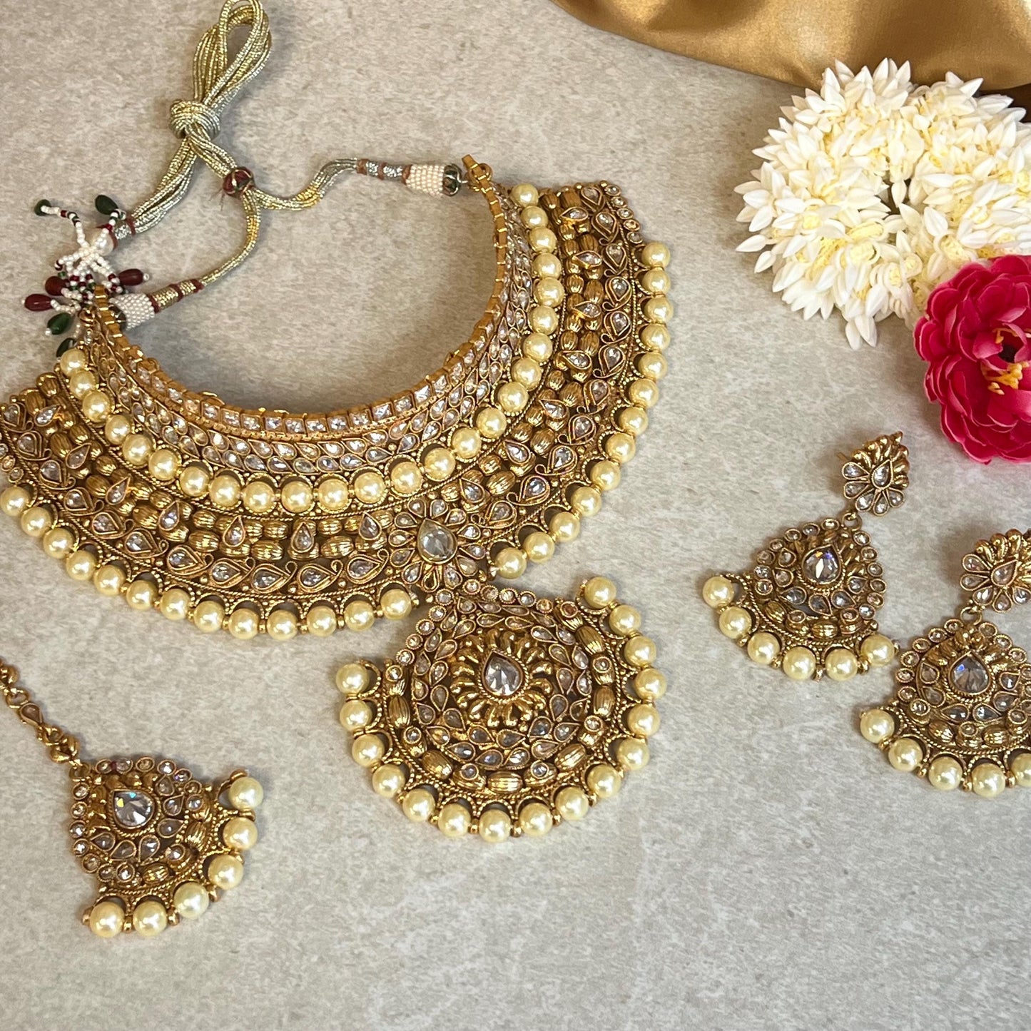 Stunning pearl Jewellery Set/ Indian/ Pakistani Style/ Choker/ Earring/ Tikka