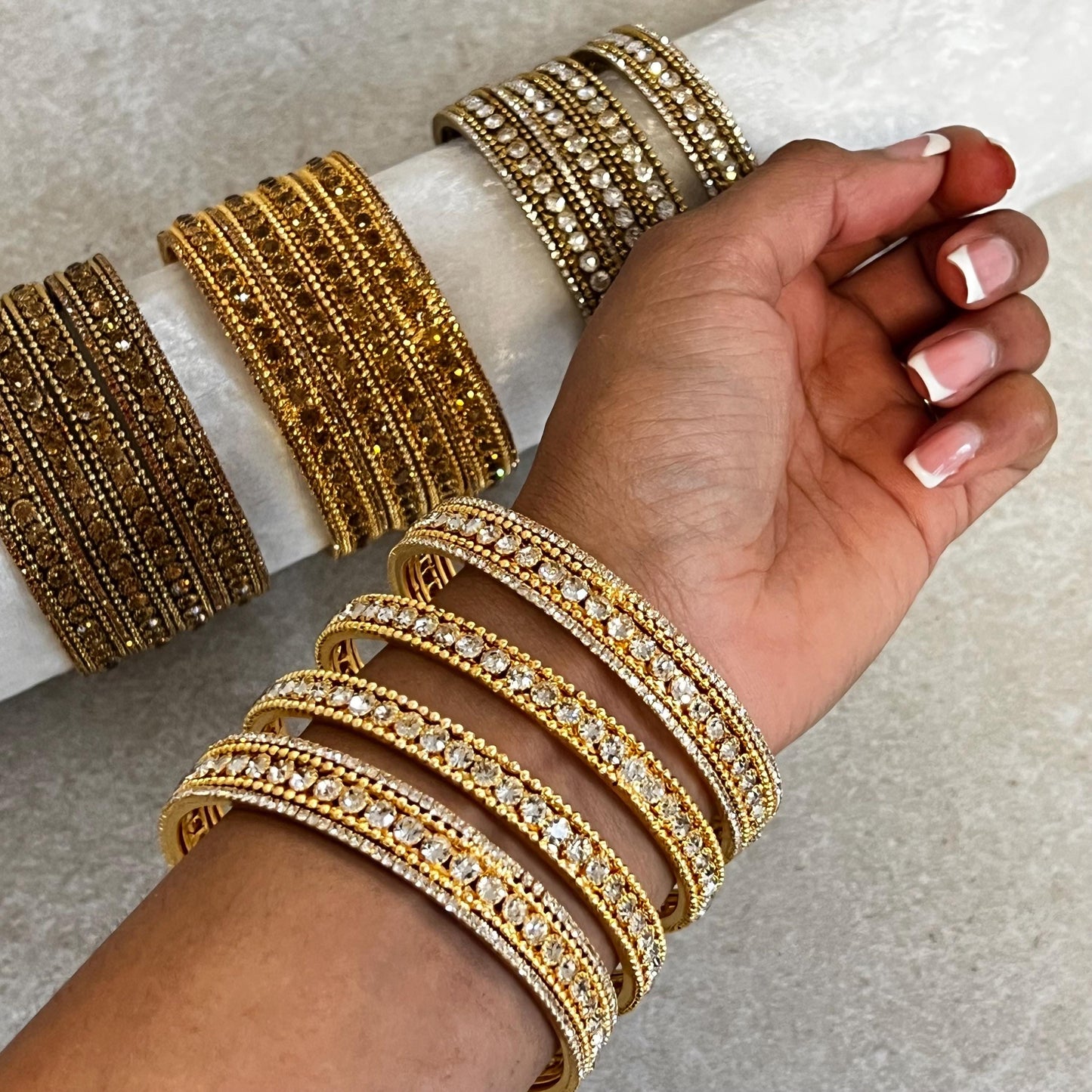 2.8 Set of 4 Bangles in Antique/Bright Gold/ Golden/ Clear Rhinestone/2 chunky 2 thin bangles. Choose Colour/ Simple Statement Bangles Ends