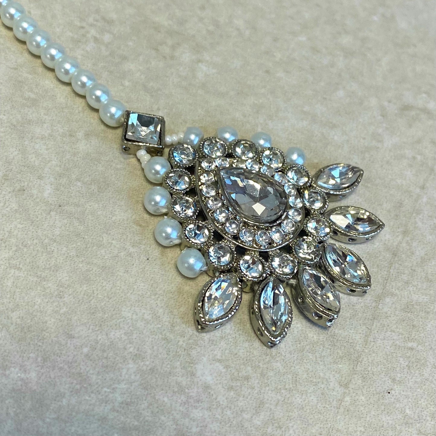 Silver pearl Rhinestone Maang Tikka Bindya Indian Pakistani Bollywood Headpiece Mendhi Jewels Gift Fashion
