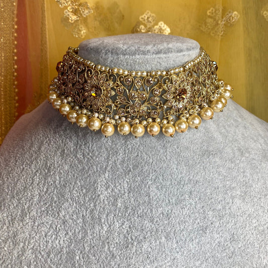 Golden choker set