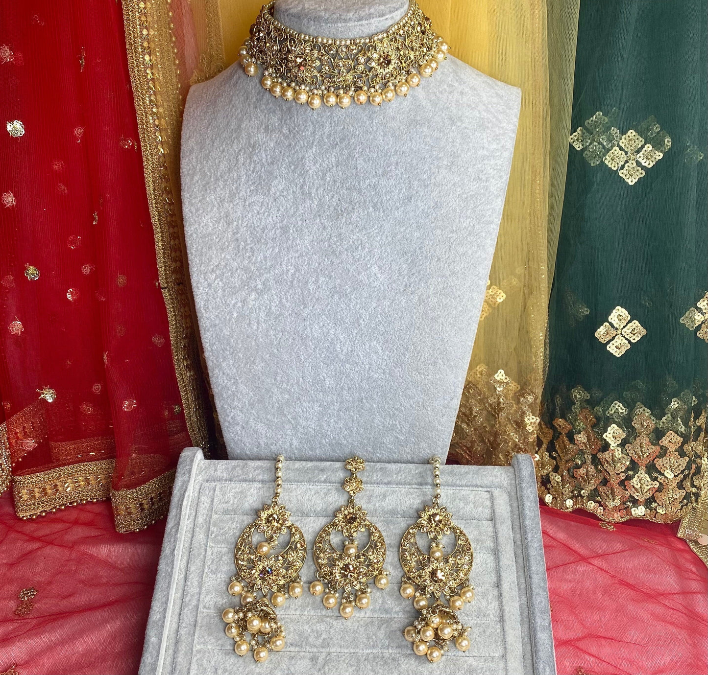 Golden choker set