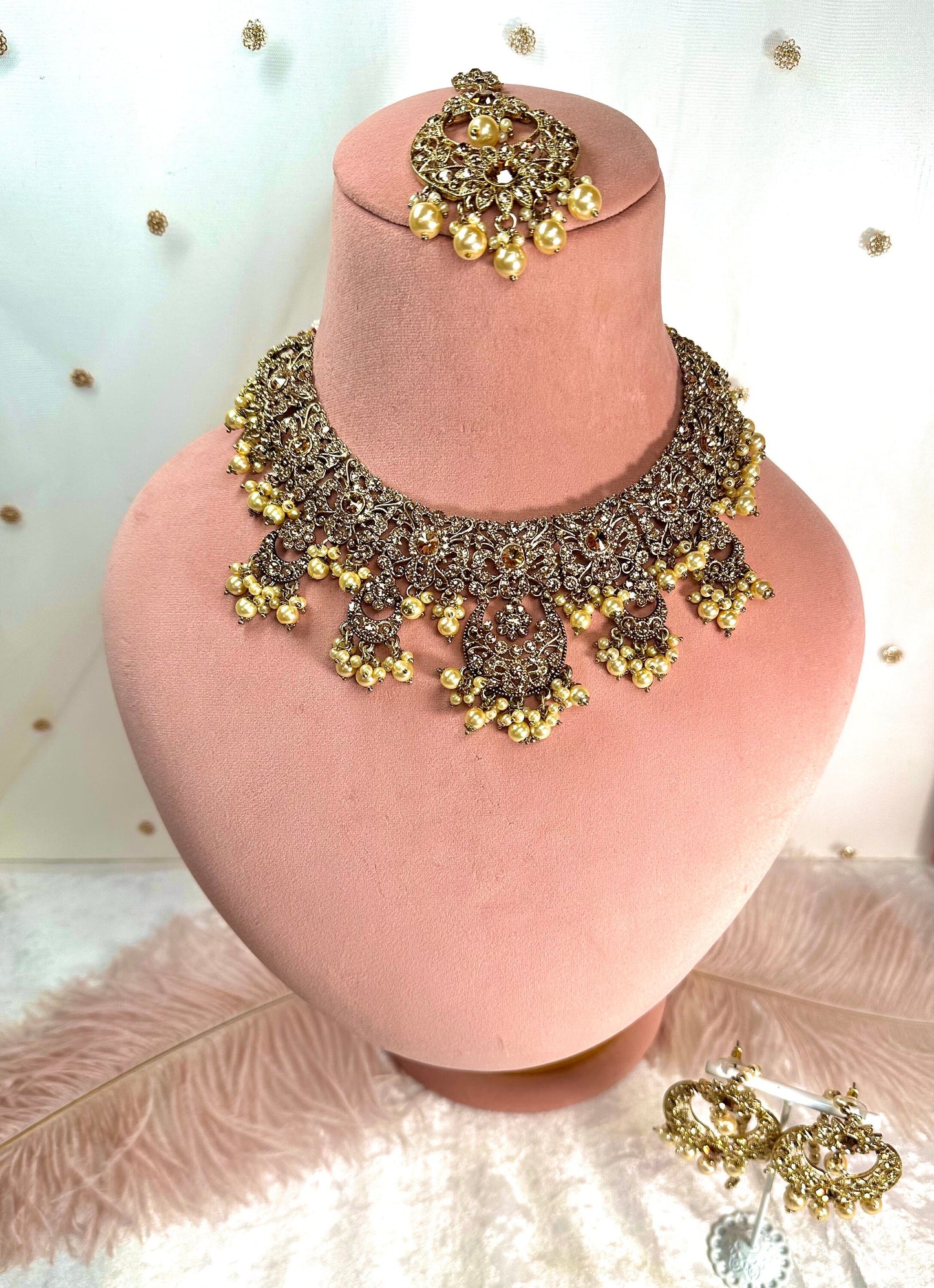 Golden Necklace set Earring/ Tikka/ Tikli/ Indian/ Pakistani/Fashion Jewellery/ Gift for Women