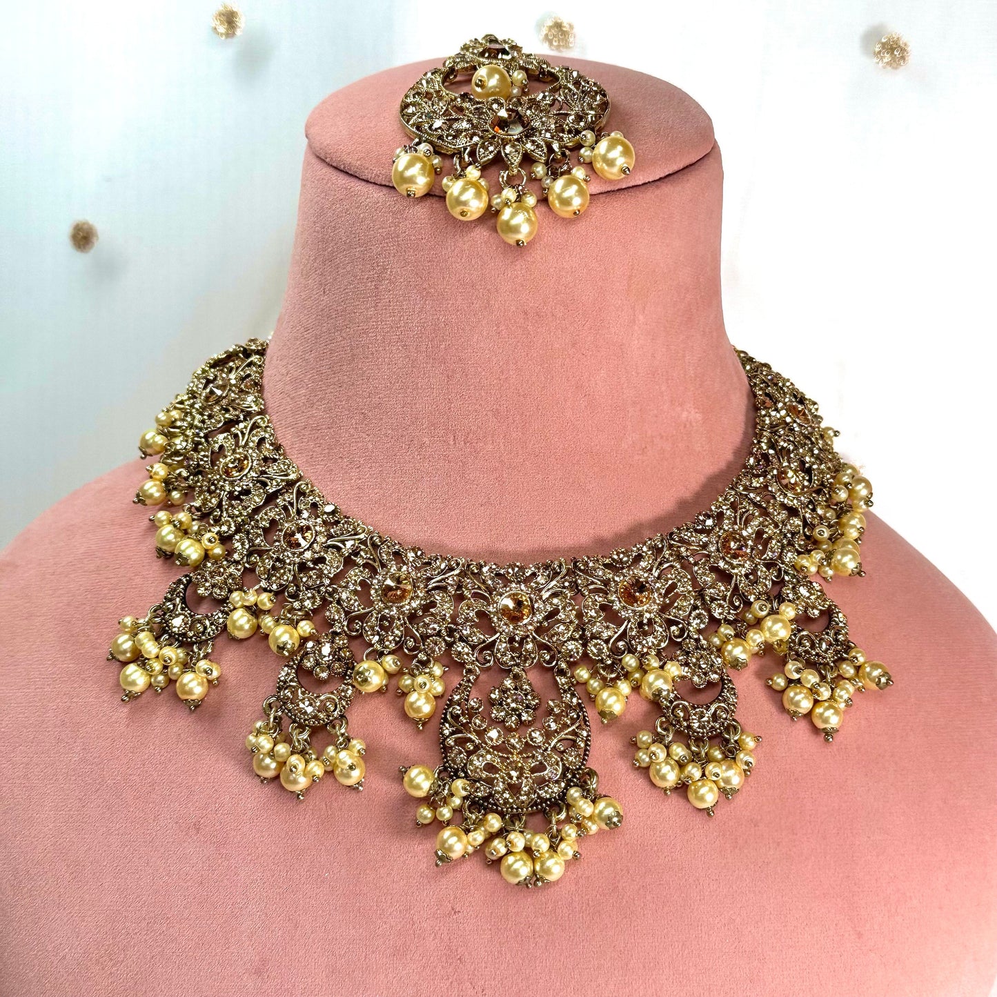Golden Necklace set Earring/ Tikka/ Tikli/ Indian/ Pakistani/Fashion Jewellery/ Gift for Women