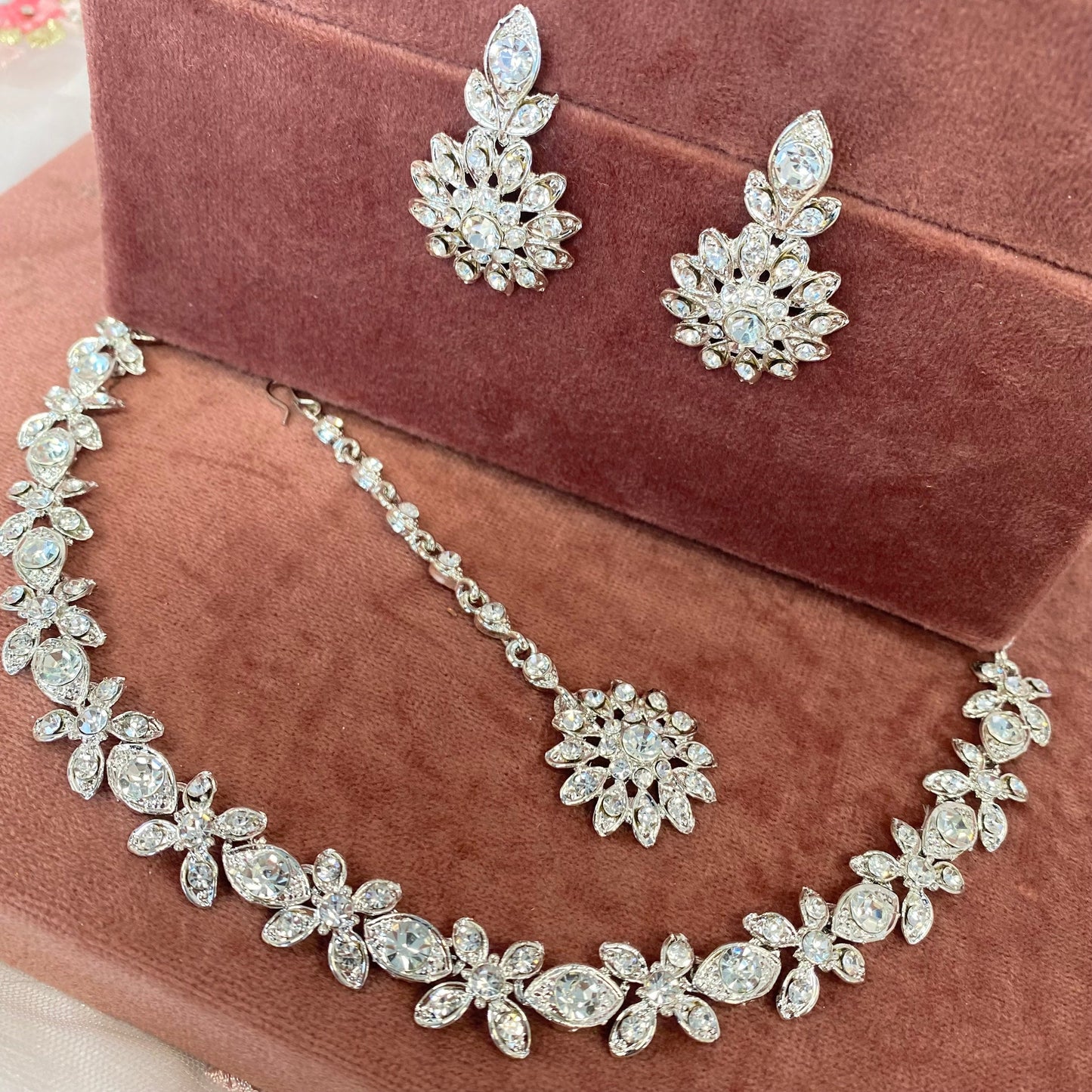 Stunning Necklace Set - Silver