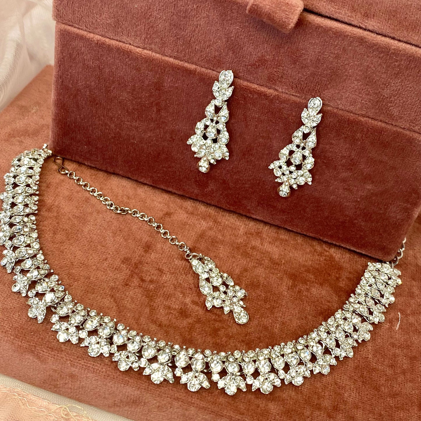 Stunning Necklace Set - Silver