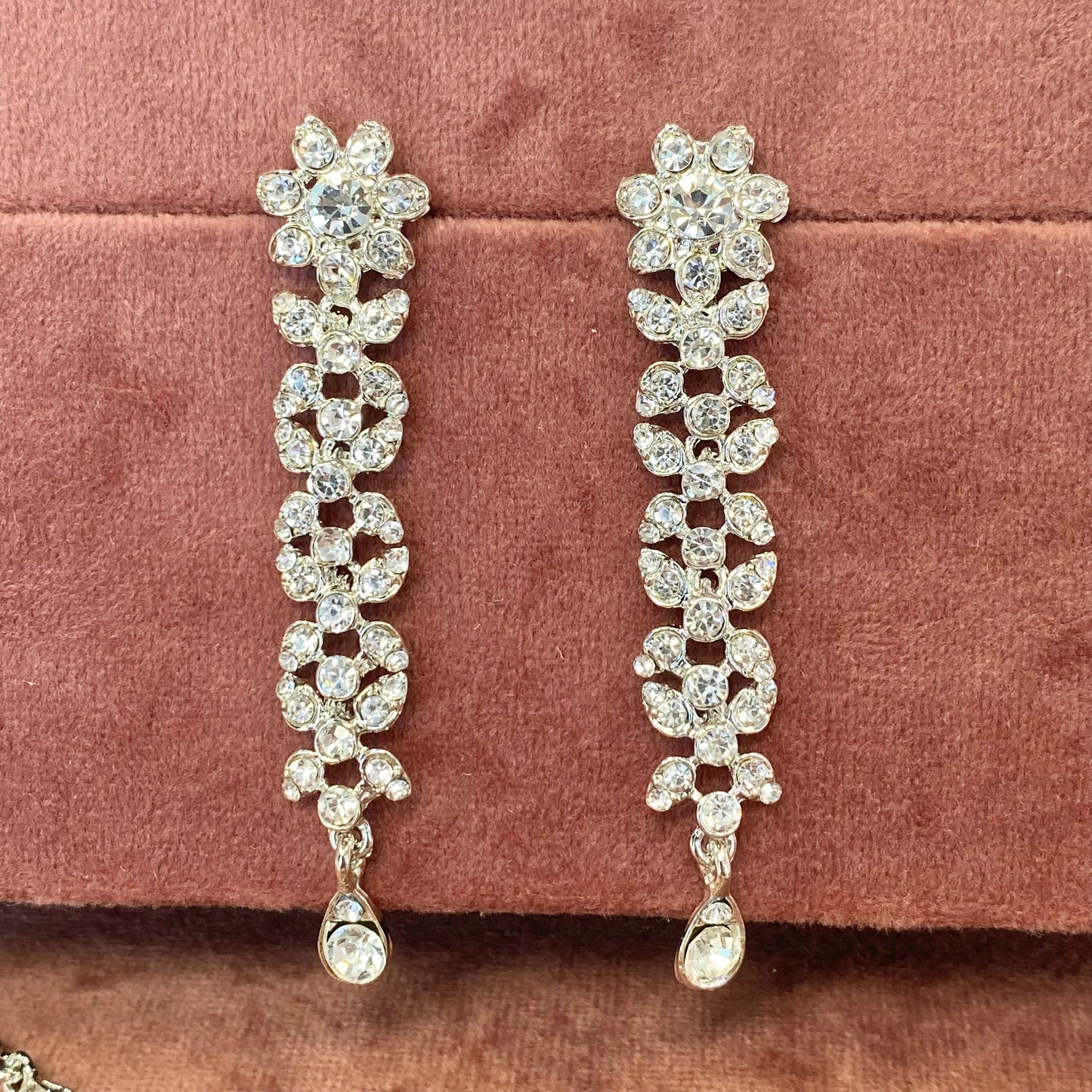 Stunning Necklace Set - Silver