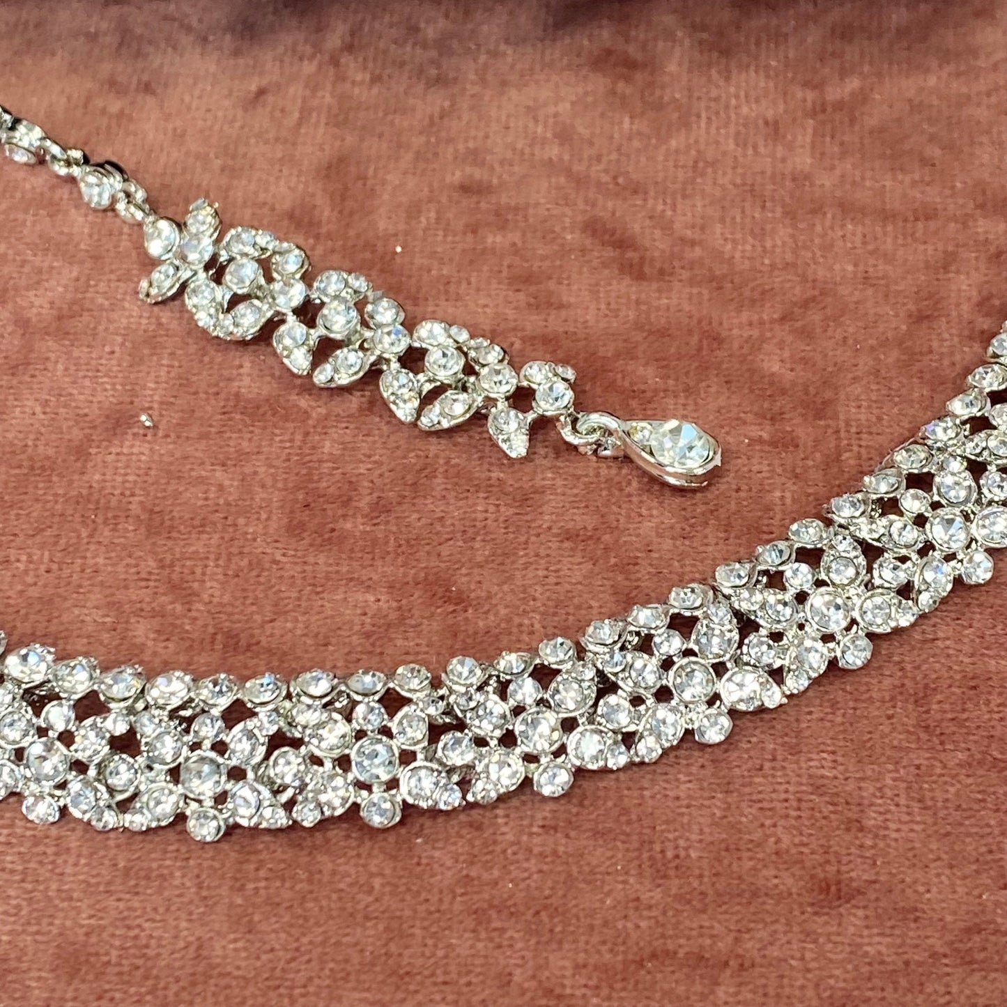 Stunning Necklace Set - Silver