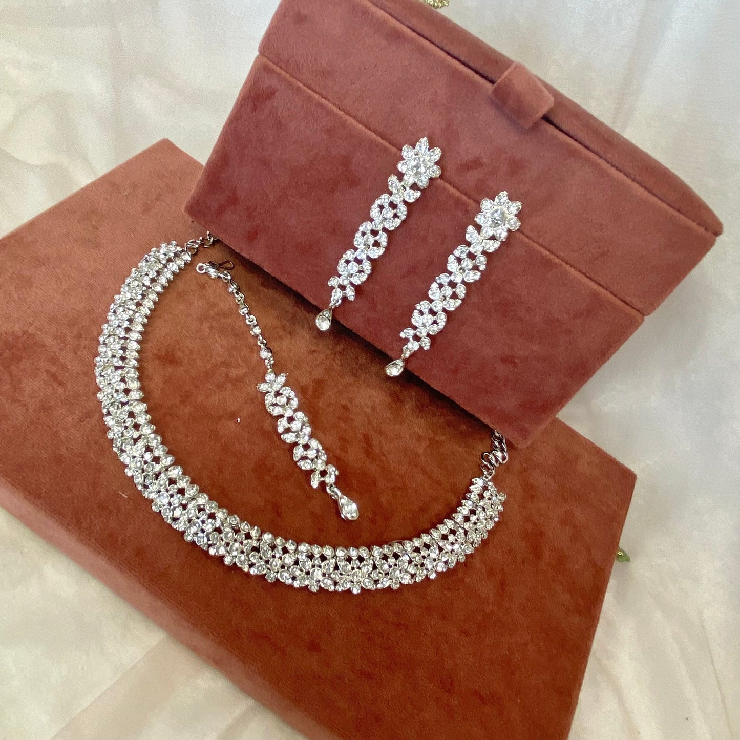 Stunning Necklace Set - Silver