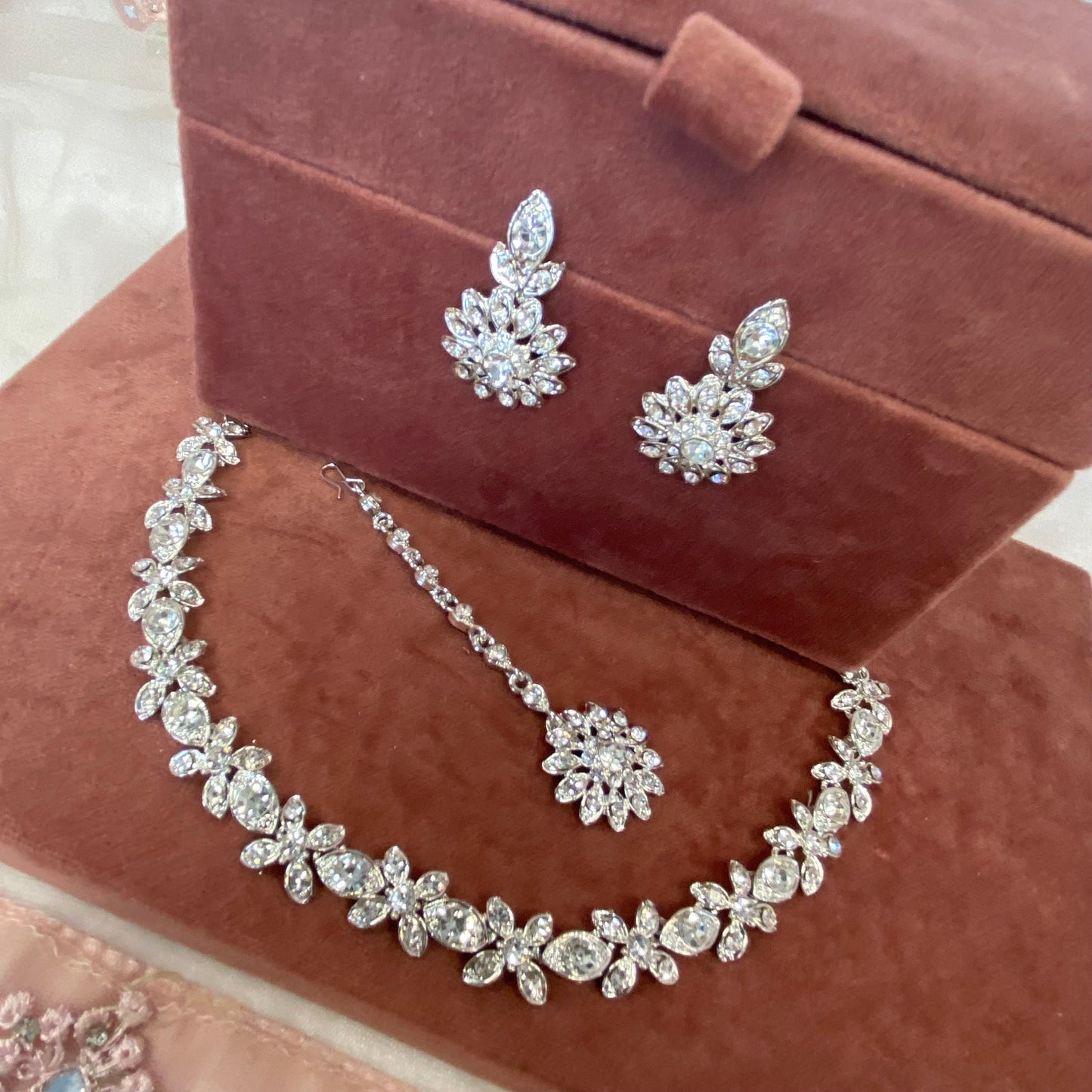 Stunning Necklace Set - Silver