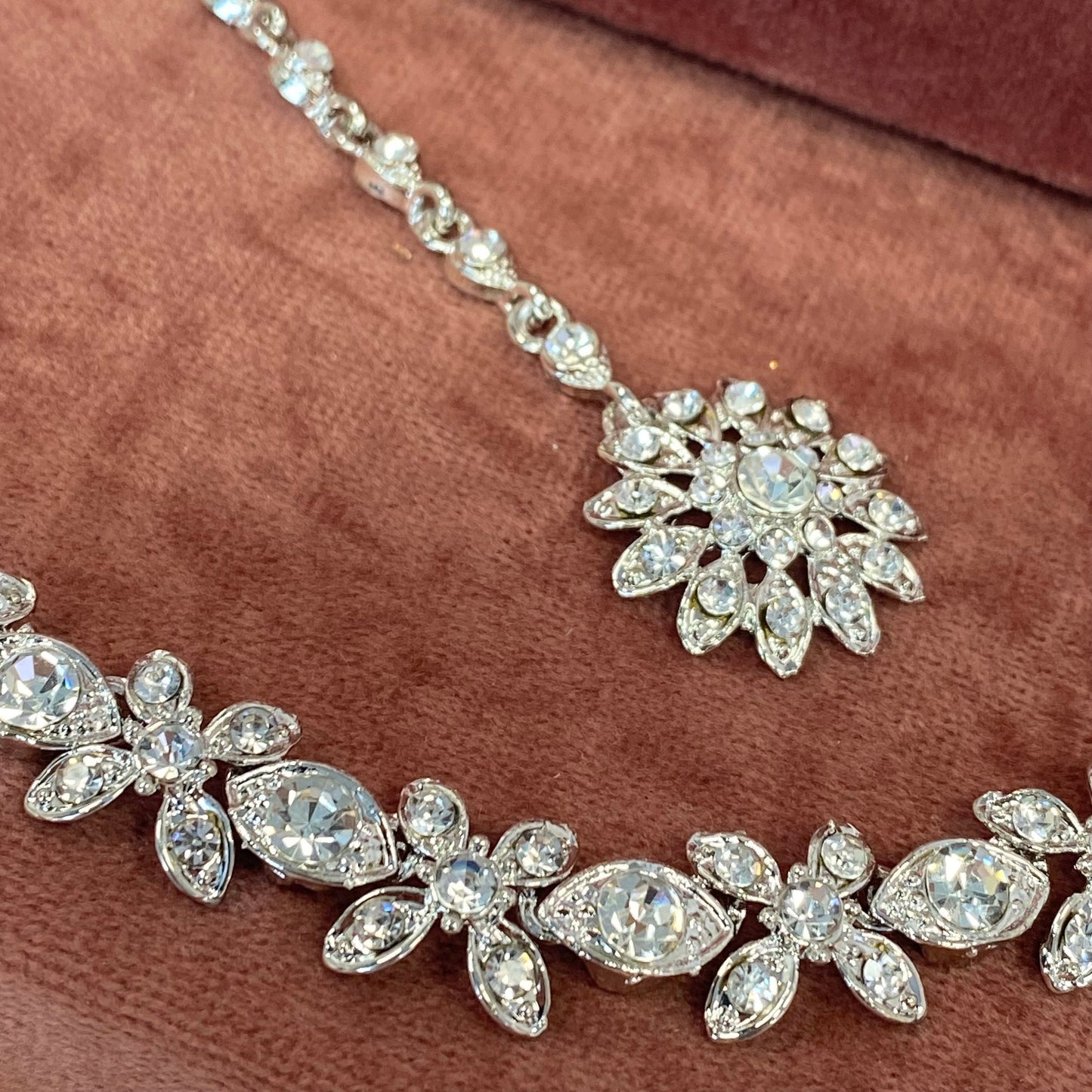 Stunning Necklace Set - Silver