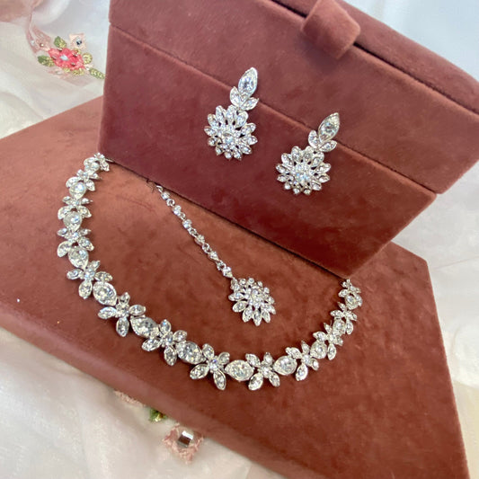Stunning Necklace Set - Silver