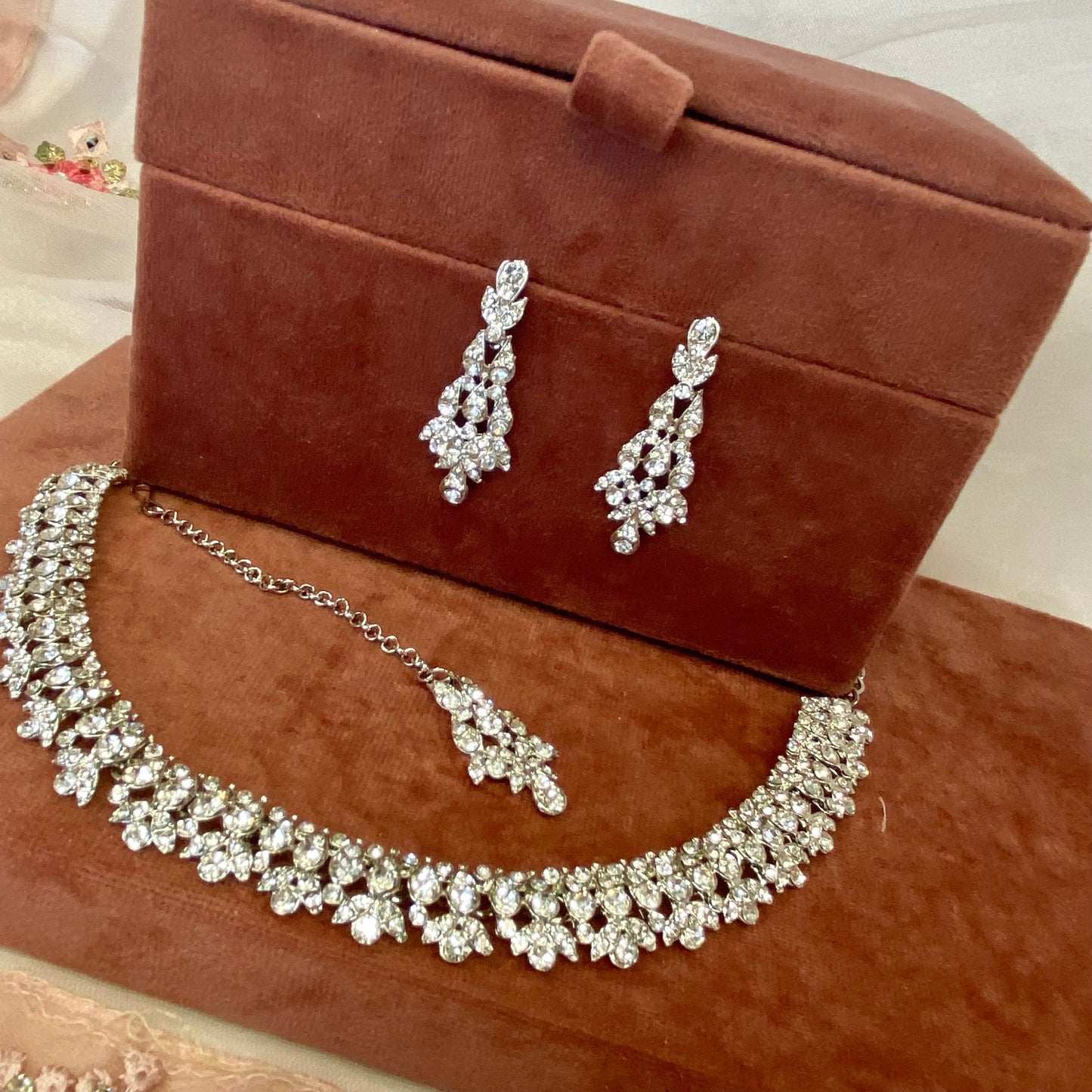 Stunning Necklace Set - Silver