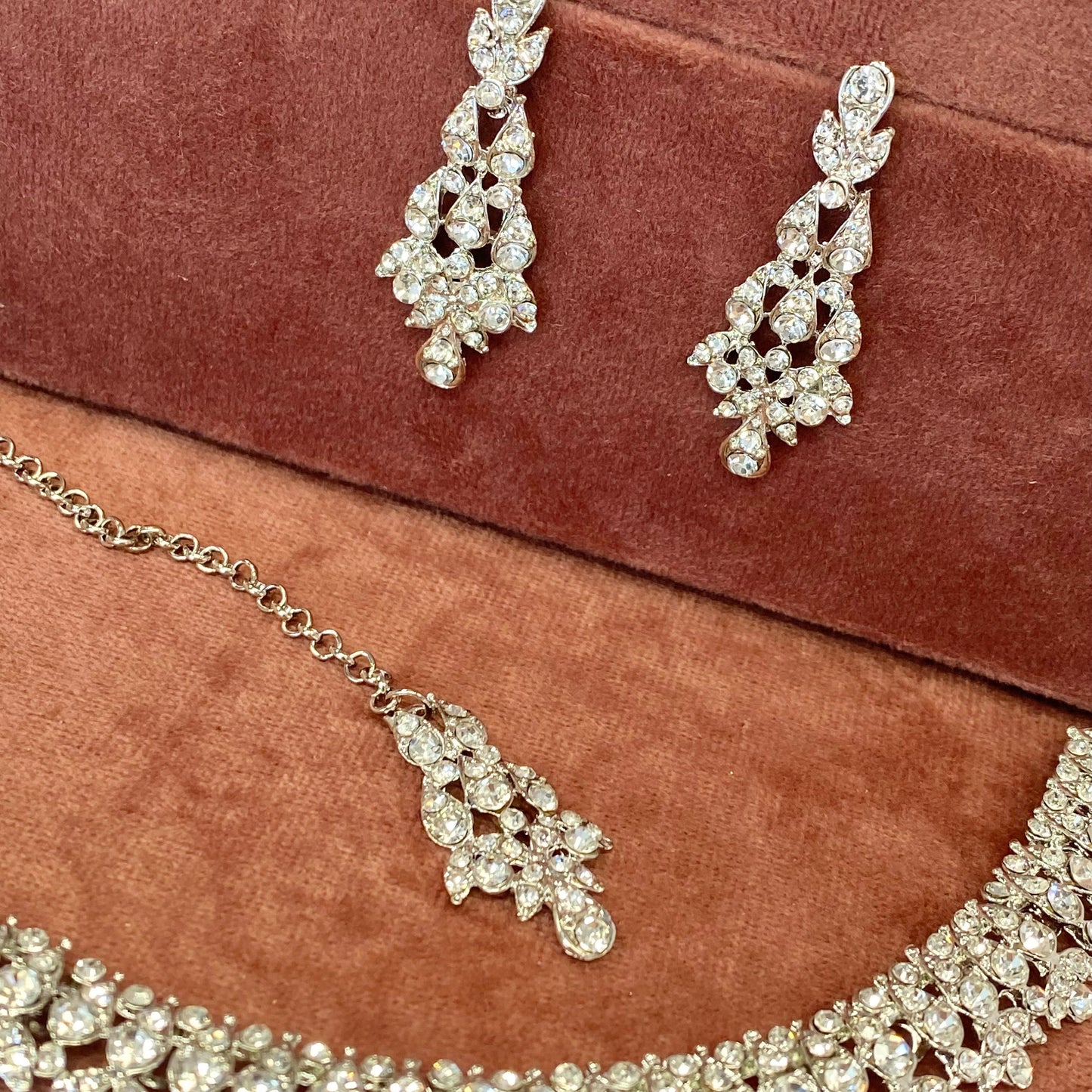 Stunning Necklace Set - Silver