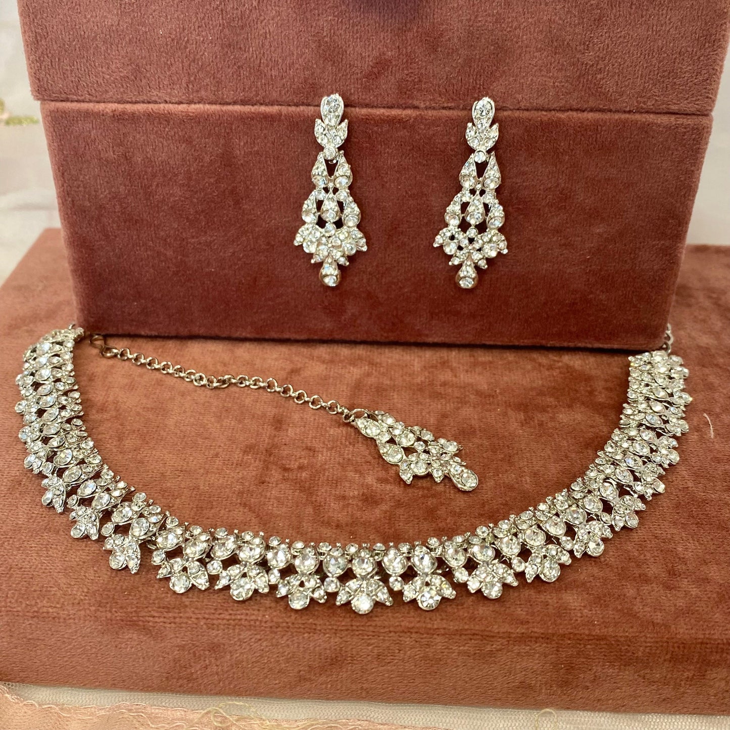 Stunning Necklace Set - Silver