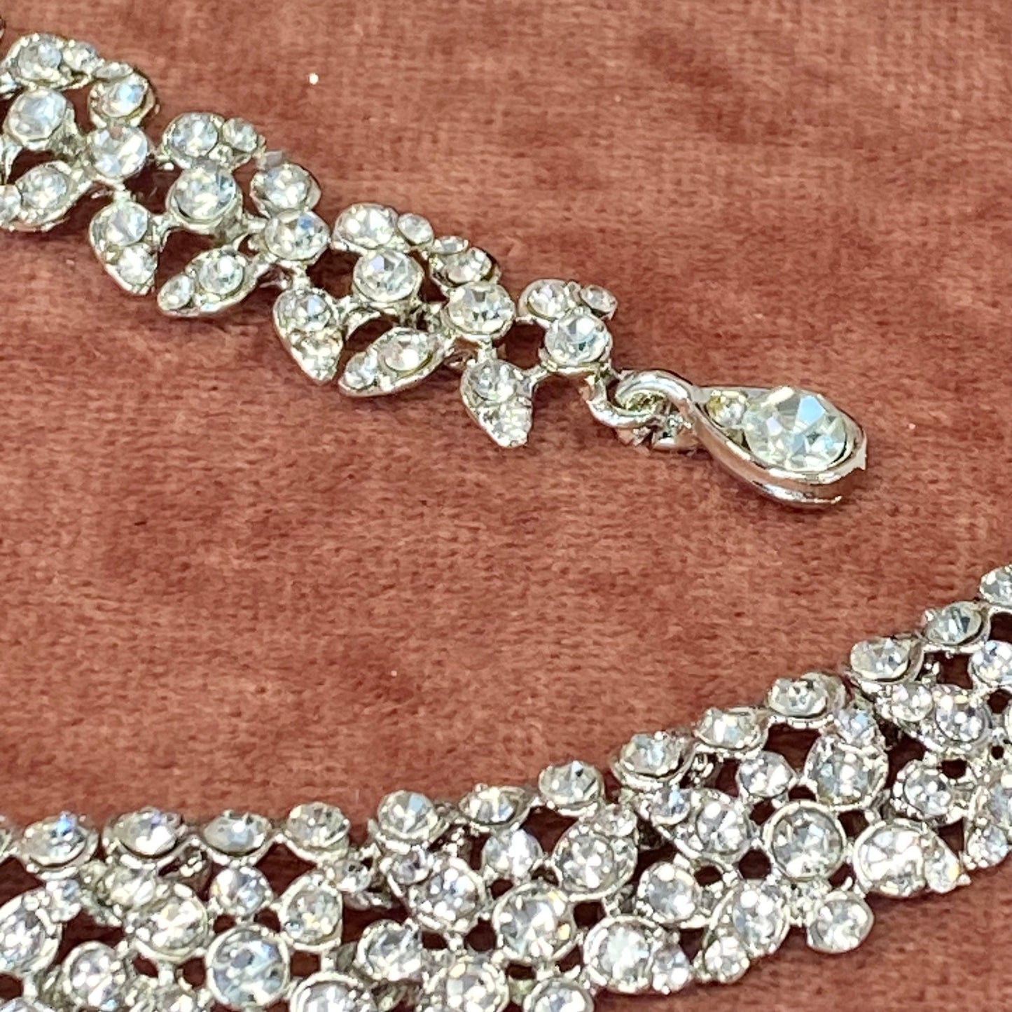 Stunning Necklace Set - Silver