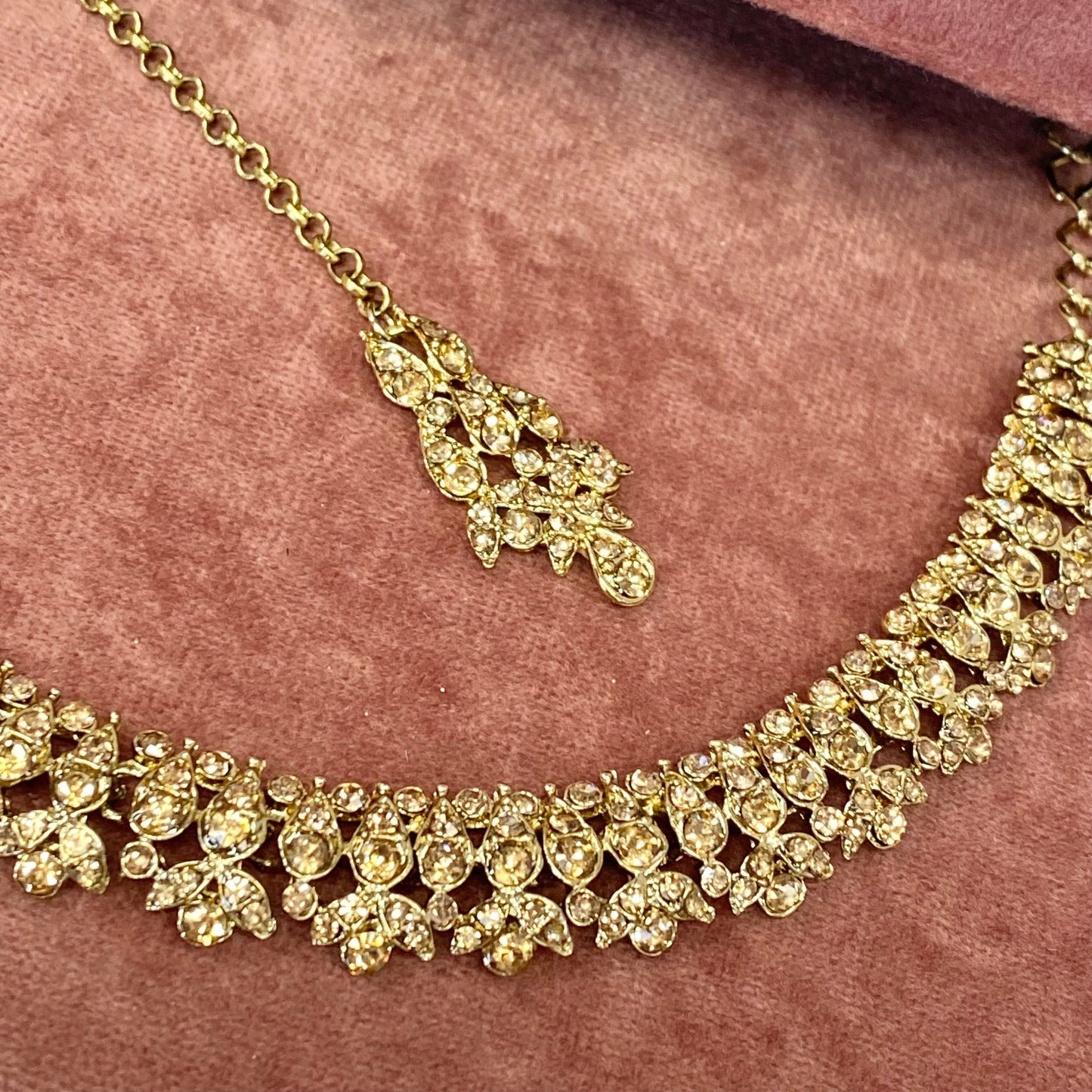 Stunning Necklace Set - Antique Gold