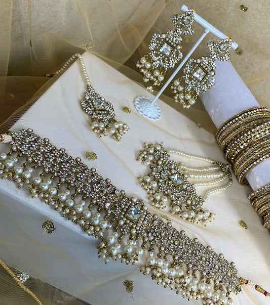 Bridal Pearl Choker complete with Jhumar Indian/ Pakistani Style/ Choker/ Earring/ Tikka/Jhumar/Party/Wedding/Wedding Guest