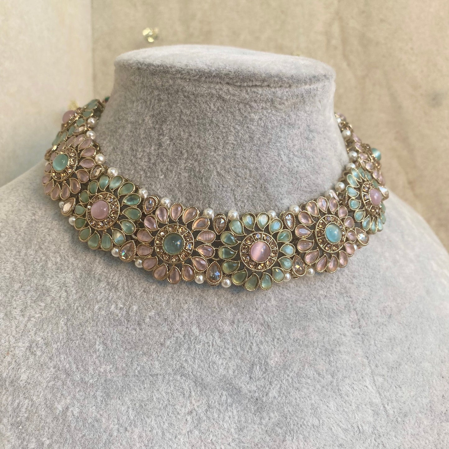 Peach and Mint Choker - Single
