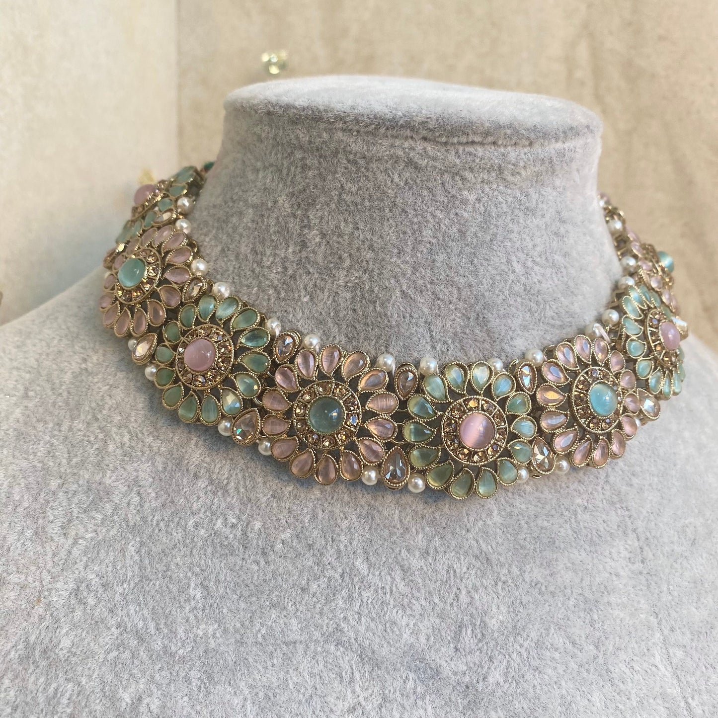 Peach and Mint Choker - Single