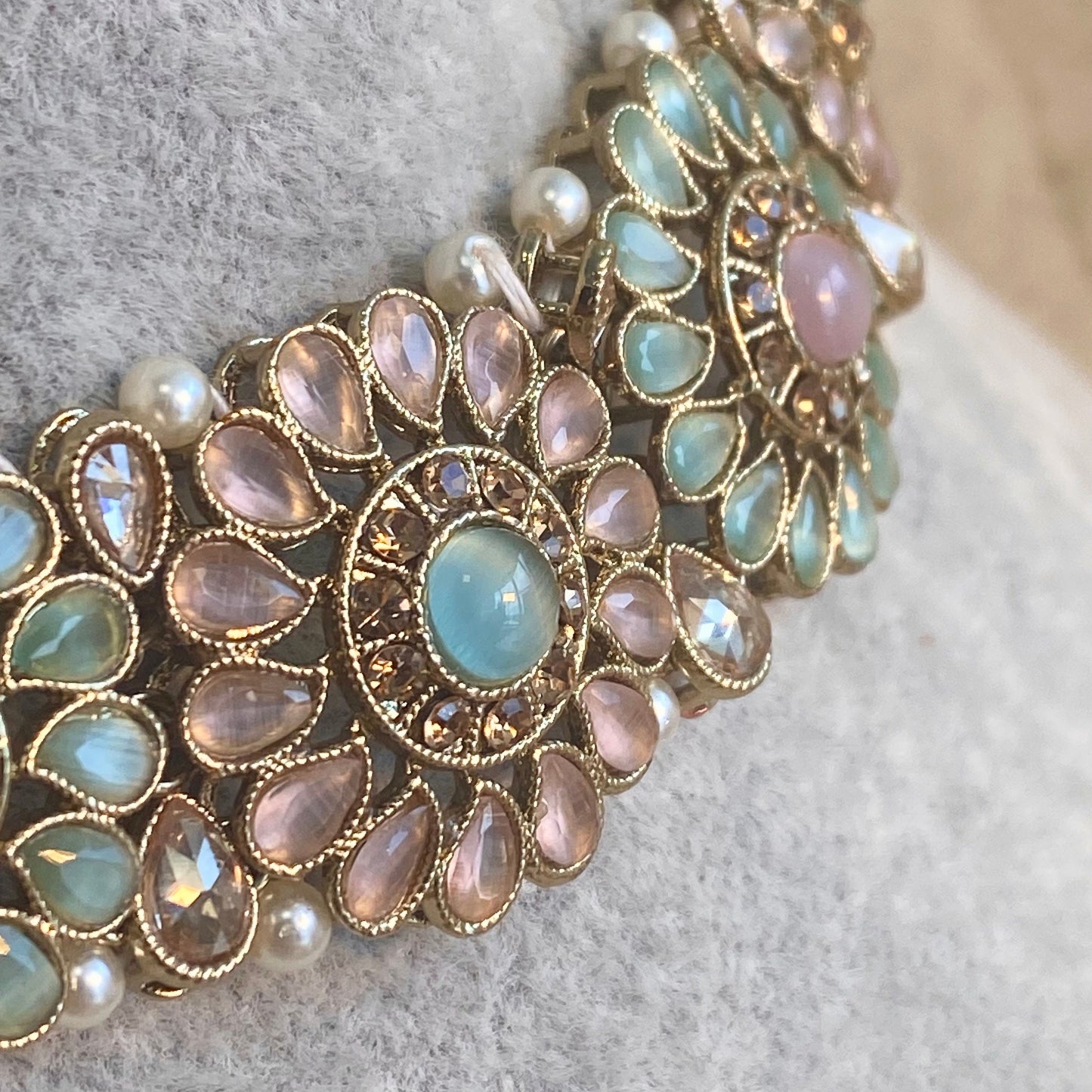 Peach and Mint Choker - Single