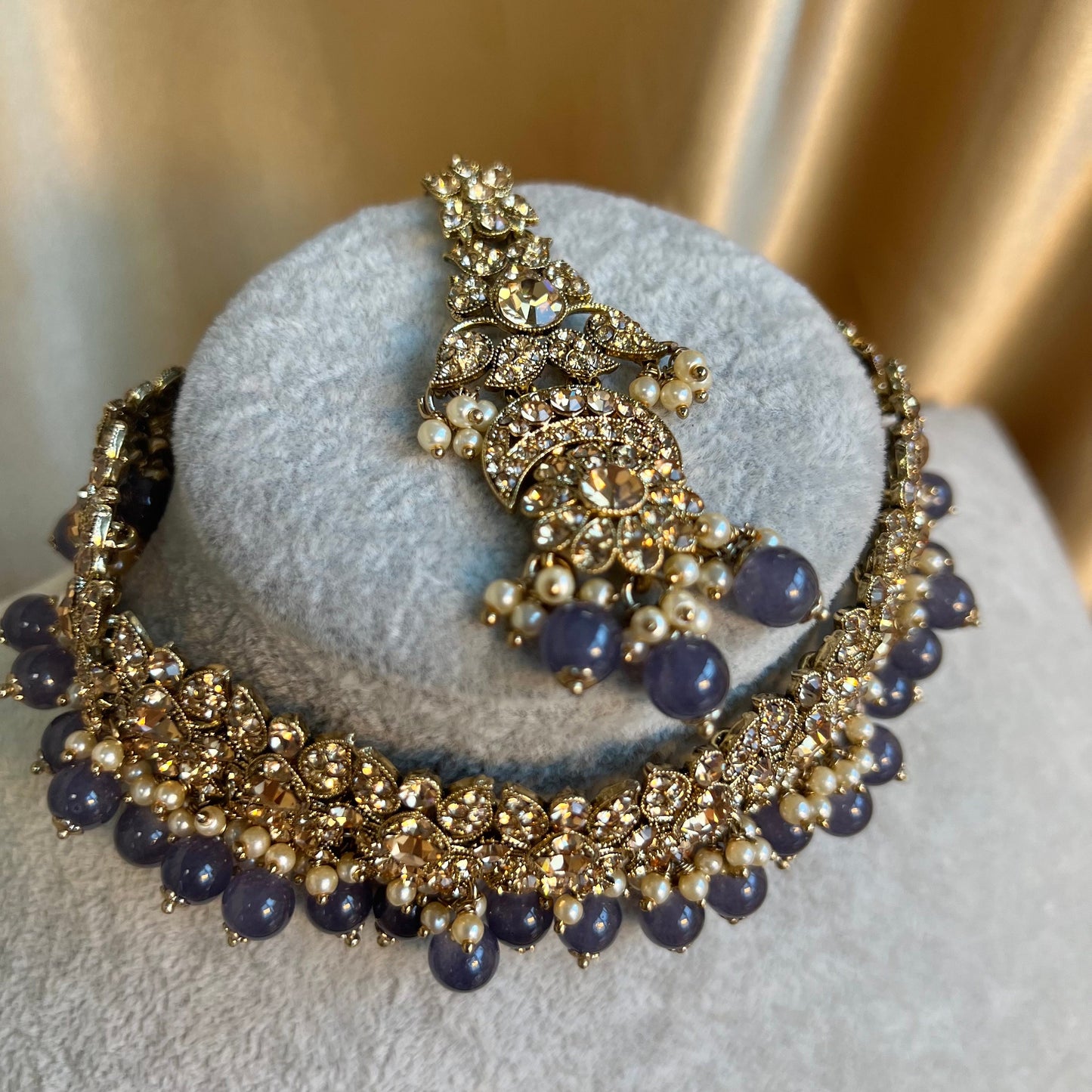 Choker and Tikka Grey