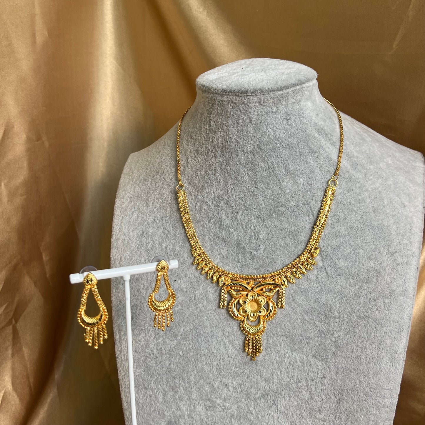 Gold Necklace and Earring/ Tikka/ Tikli/ Indian/ Pakistani/Fashion Jewellery/ Gift for Women