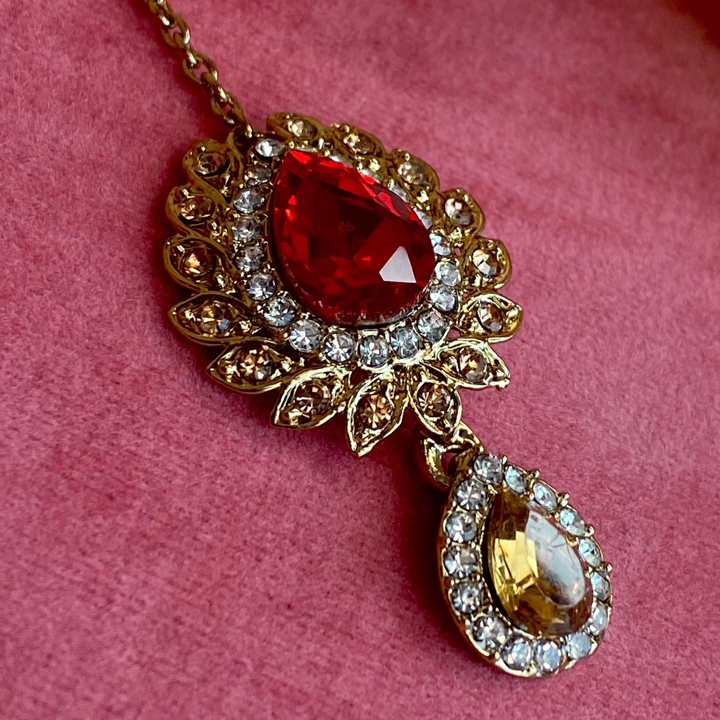 Red Tikka/ Tikli/ Indian/ Pakistani Fashion Jewellery/ Maang Tikkas