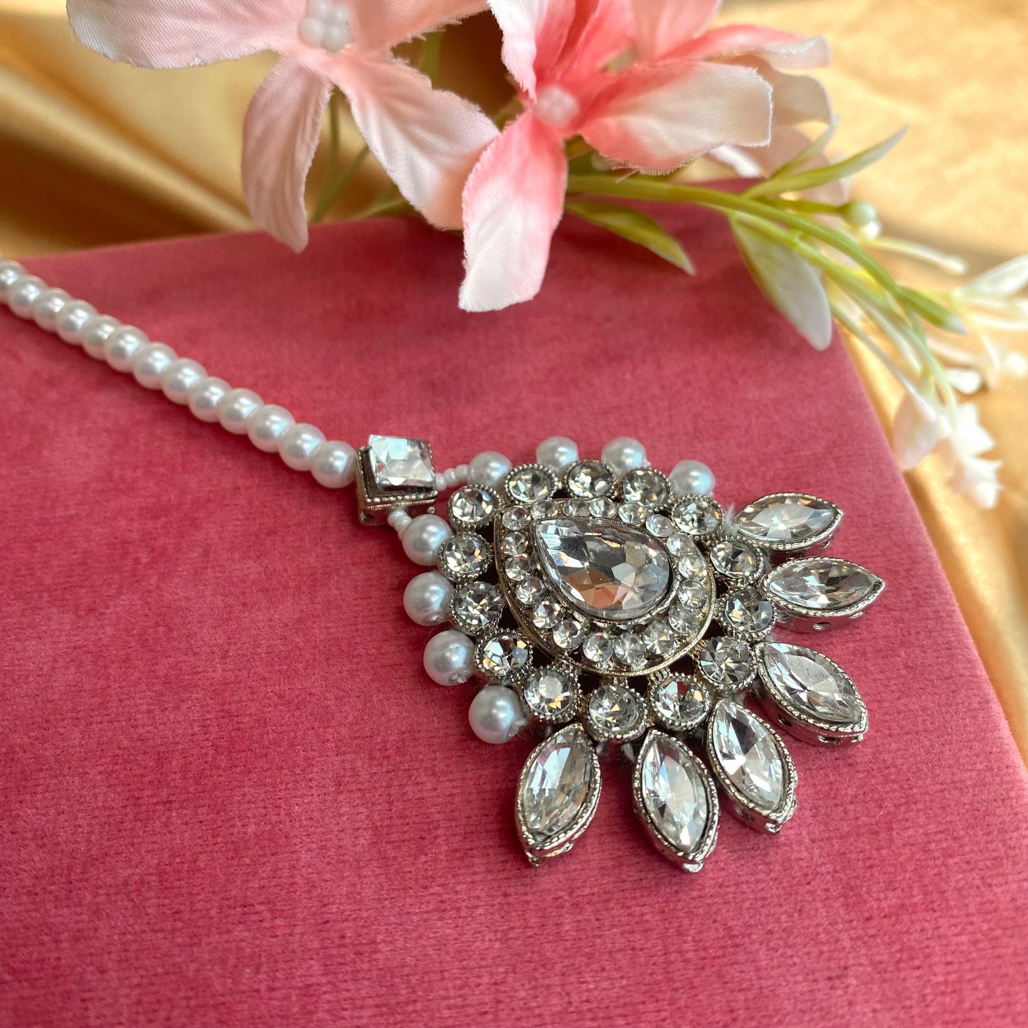 Silver/White Tikka/ Tikli/ Indian/ Pakistani Fashion Jewellery/ Maang Tikkas