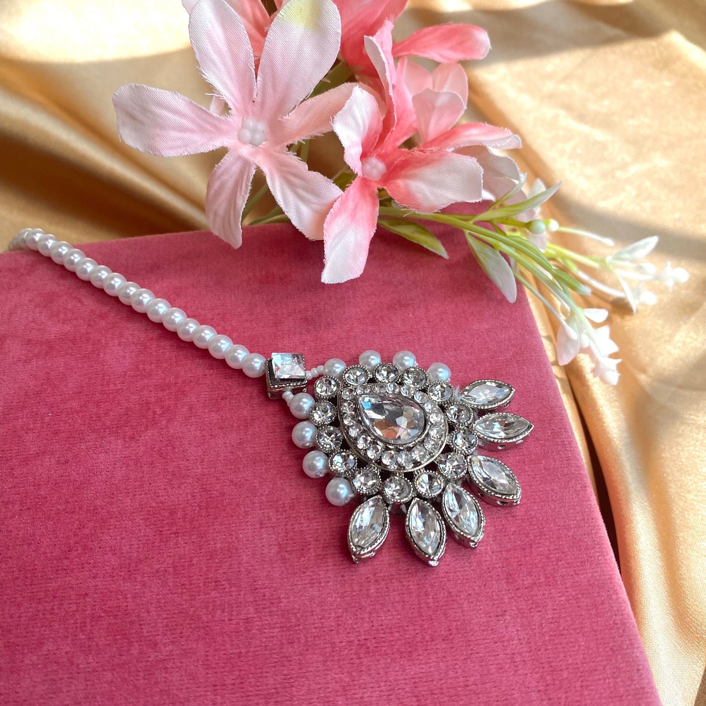 Silver/White Tikka/ Tikli/ Indian/ Pakistani Fashion Jewellery/ Maang Tikkas