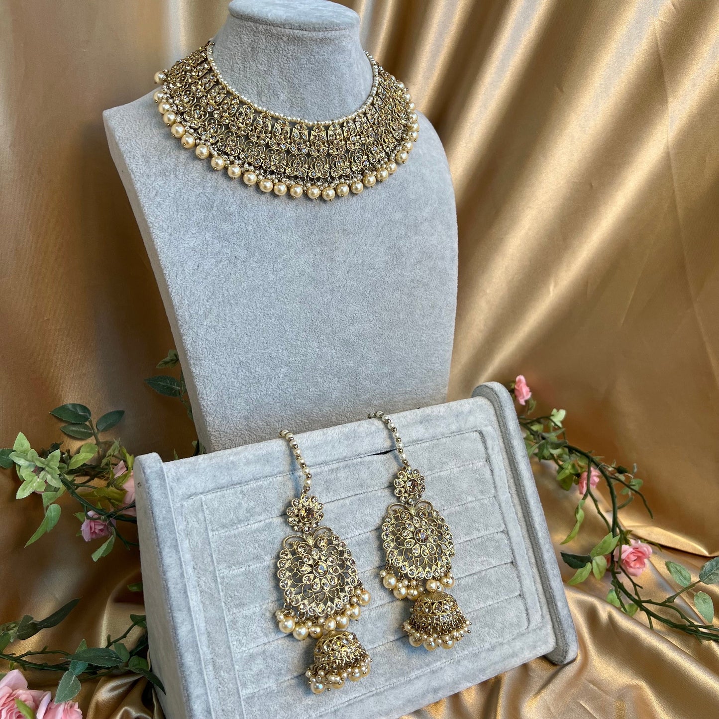 Golden Necklace and Earring/ Tikka/ Tikli/ Indian/ Pakistani/Fashion Jewellery/ Gift for Women
